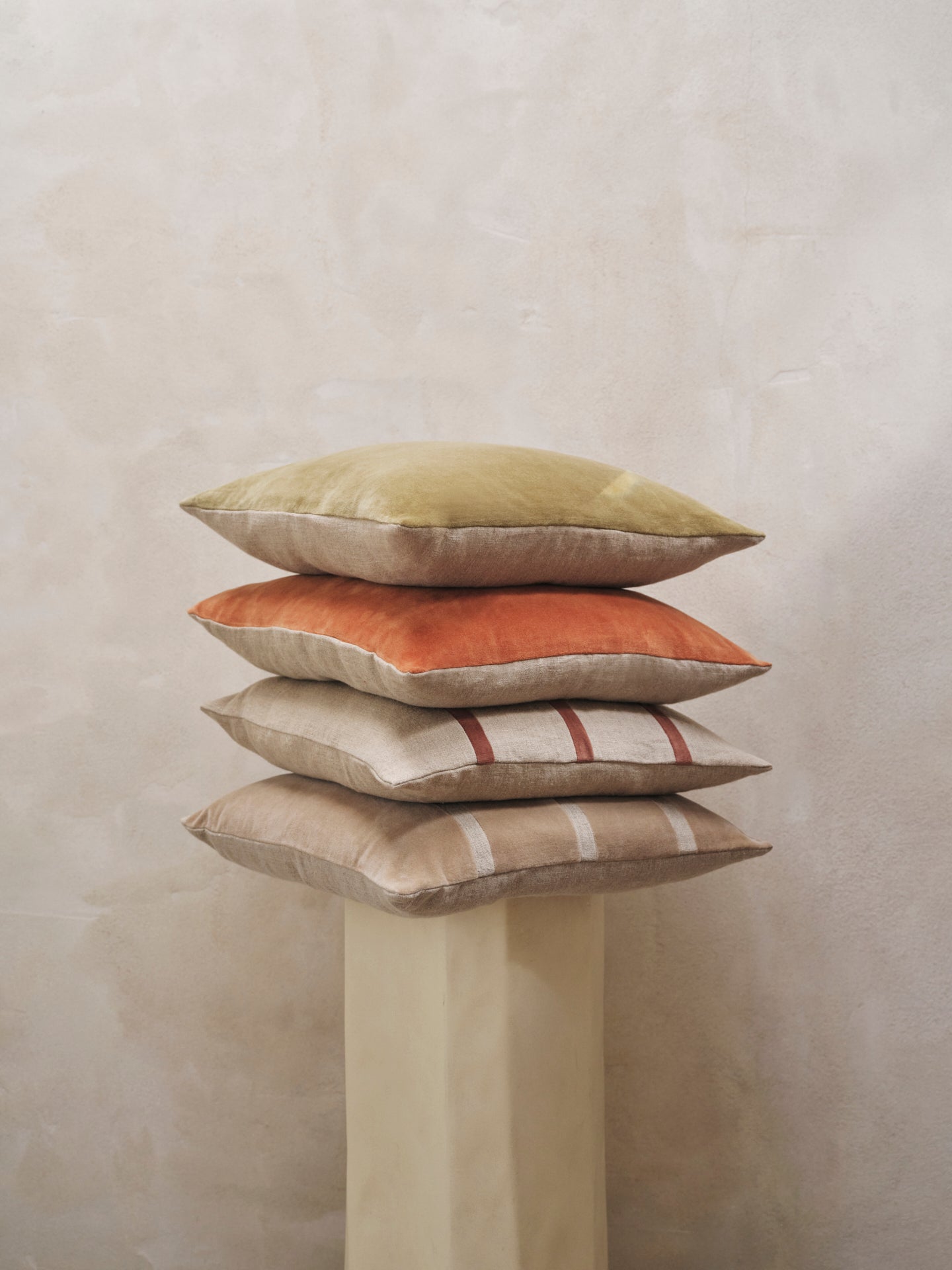 Staffa Side Table gebrochen weiß gebrochen