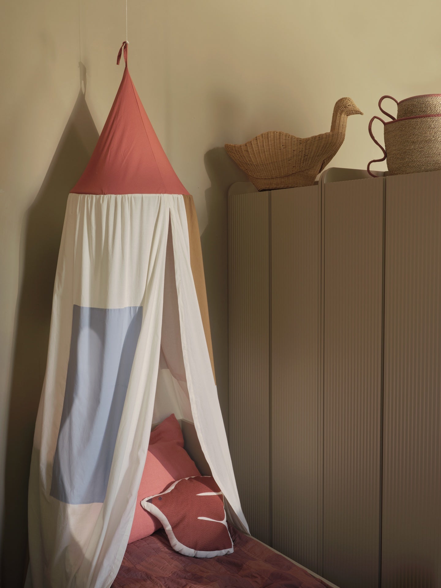 BIRD rattan basket