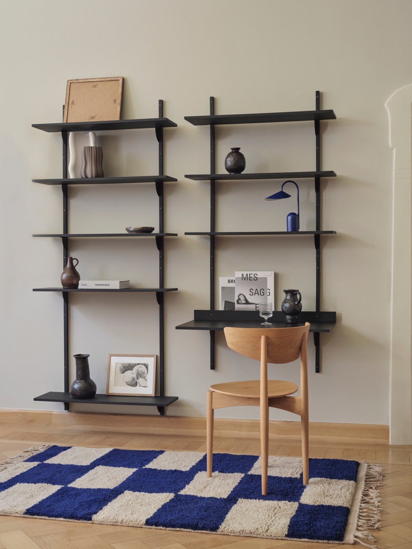 SECTOR TRIPLE WIDE Regal, schwarzes Eschenfurnier