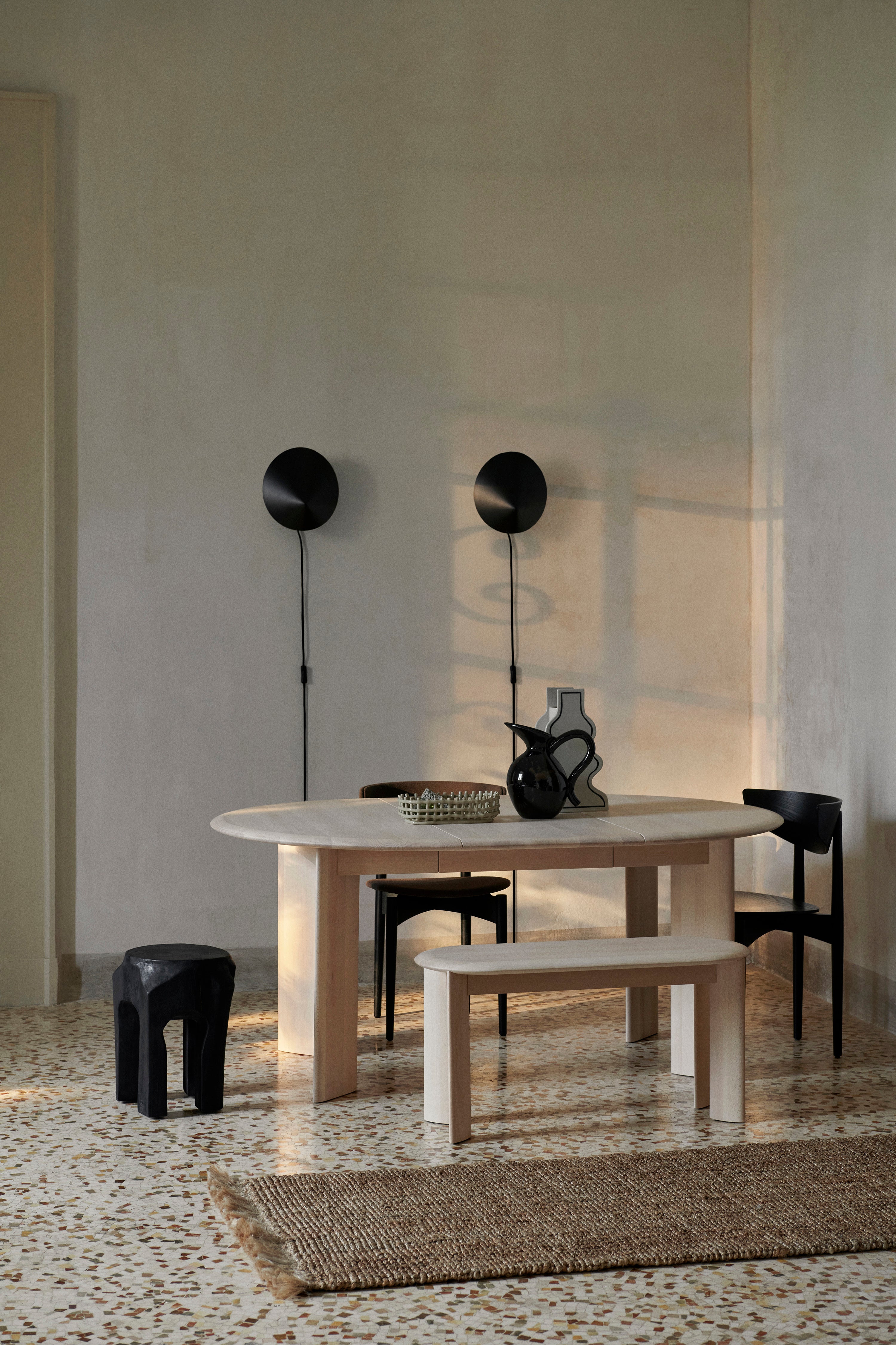 ARUM black wall lamp