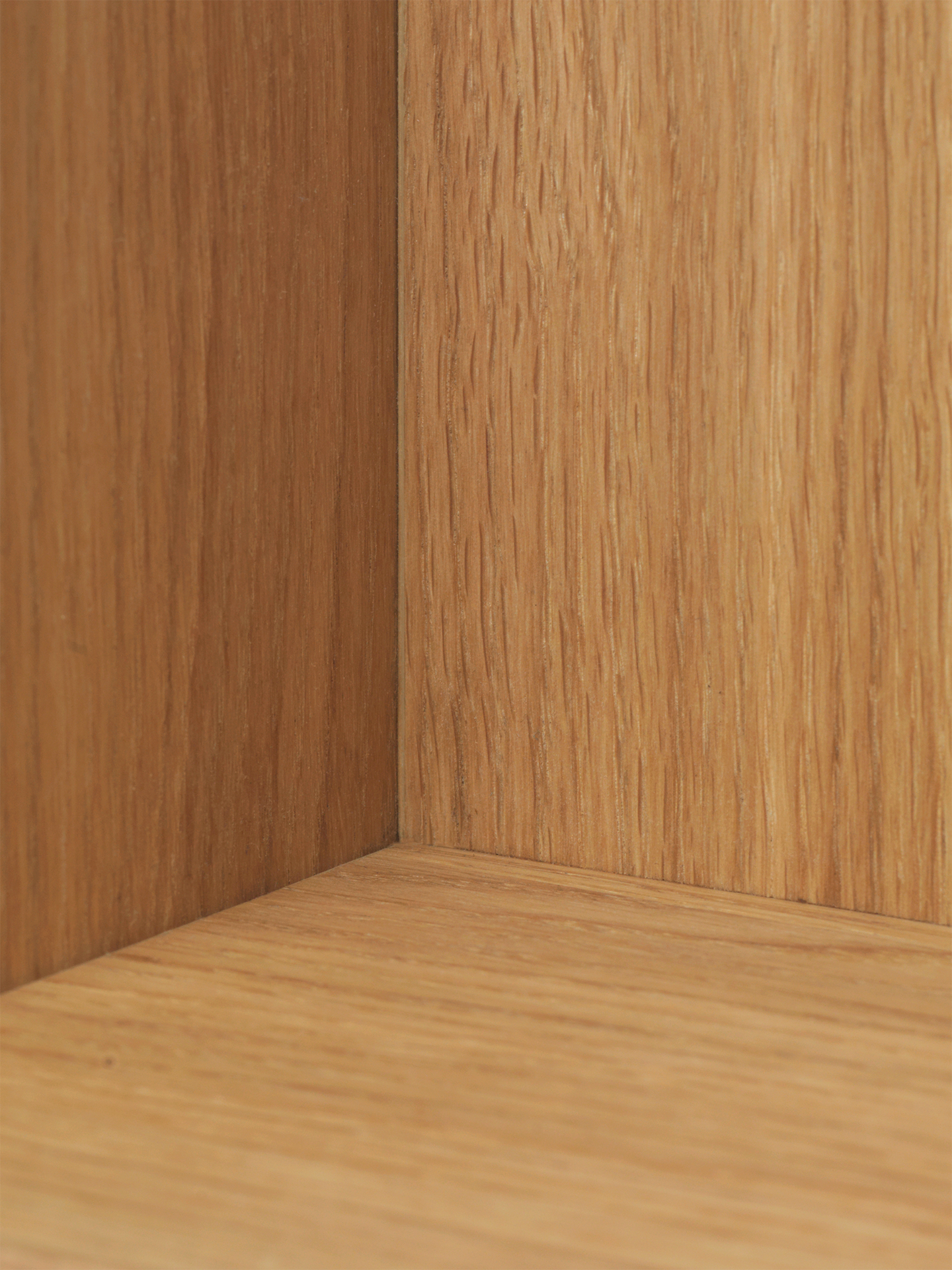 STAGGER LOW hanging shelf oiled oak plywood