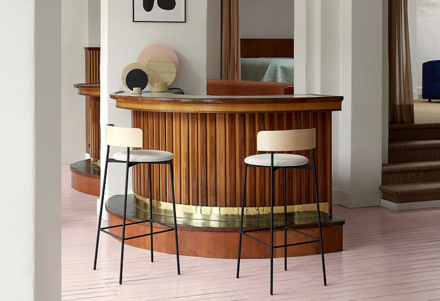 Barstuhl FRIDAY schwarz mit beigem Fuß