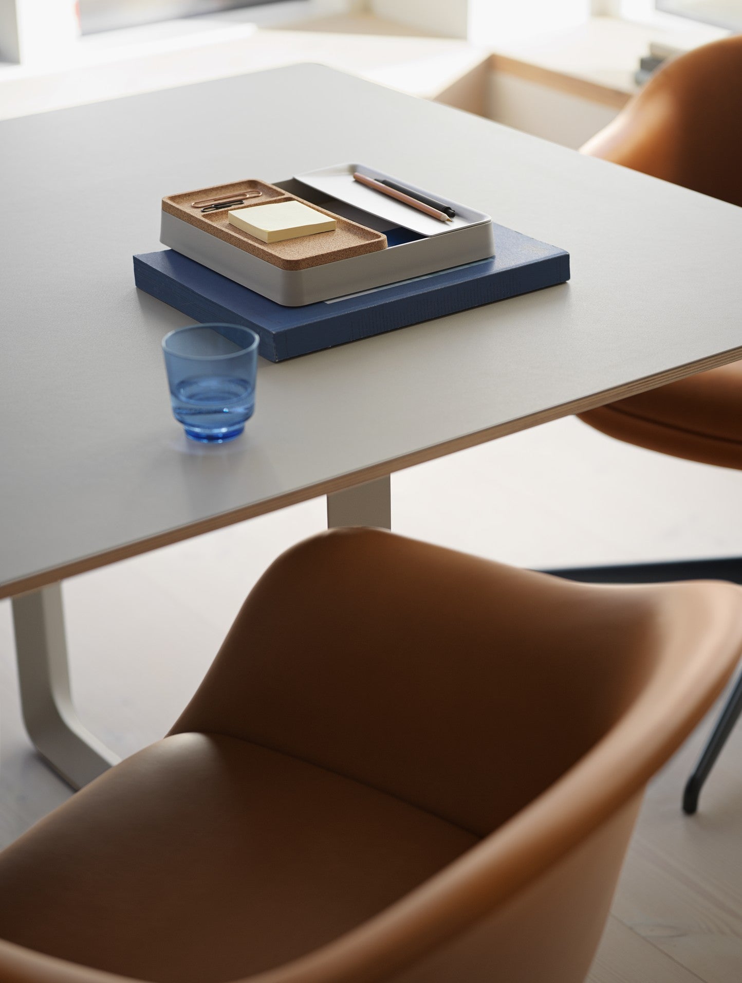 Tisch 70/70 grau