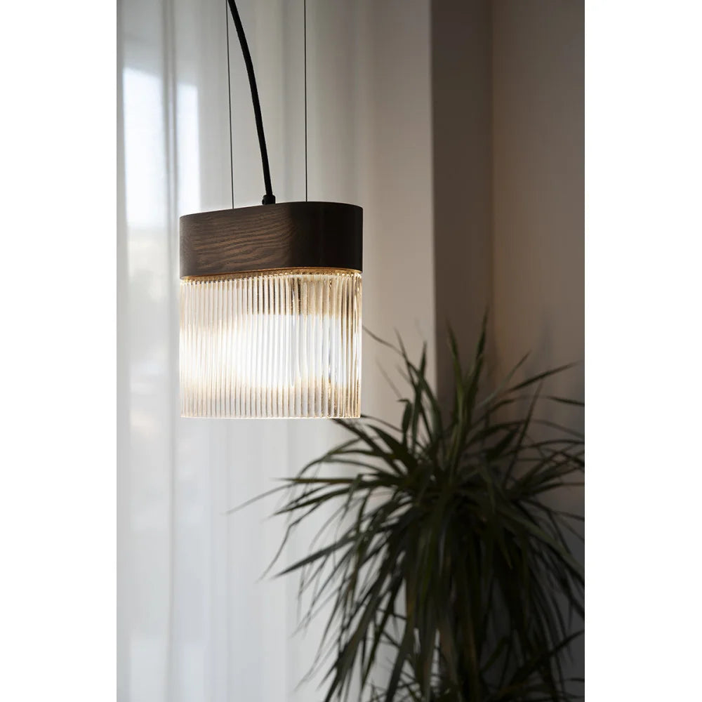 FLUMINA Pendelleuchte, geriffeltes Glas und Eschenholz