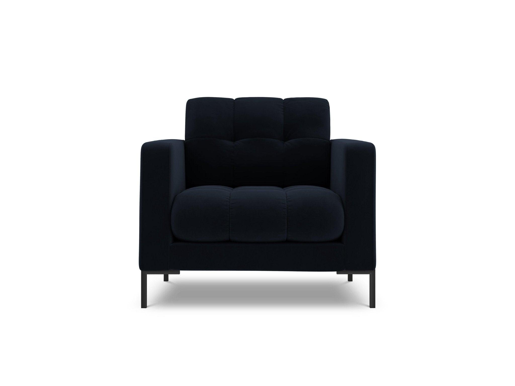 Fotel aksamitny BALI ciemnoniebieski z czarną podstawą Cosmopolitan Design Eye on Design