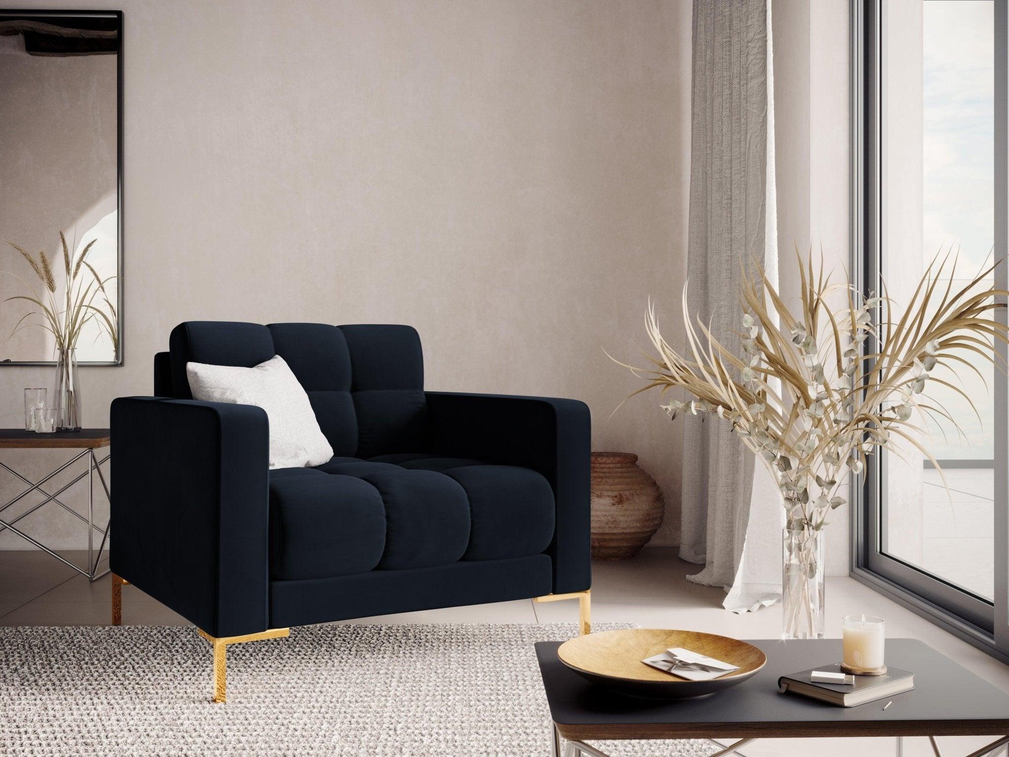 Fotel aksamitny BALI ciemnoniebieski ze złotą podstawą Cosmopolitan Design Eye on Design