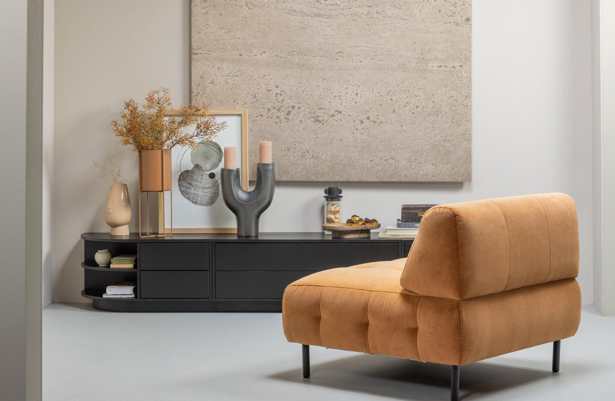 Fotel aksamitny LLOYD cynamonowy Woood Exclusive Eye on Design