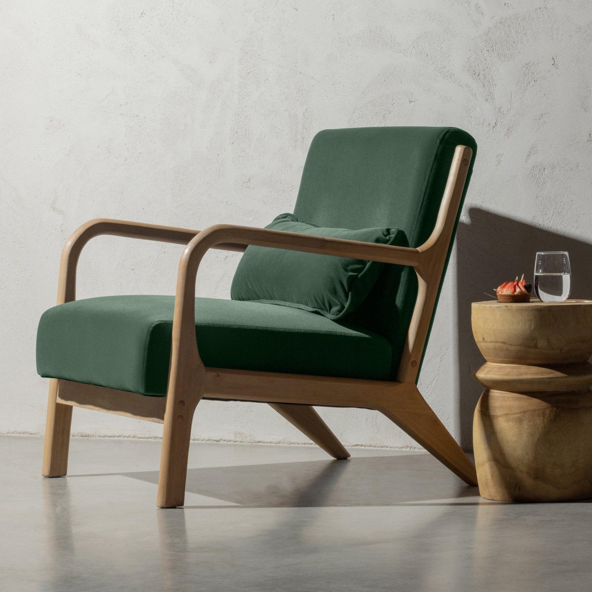 Fotel aksamitny MARK zielony Woood Eye on Design