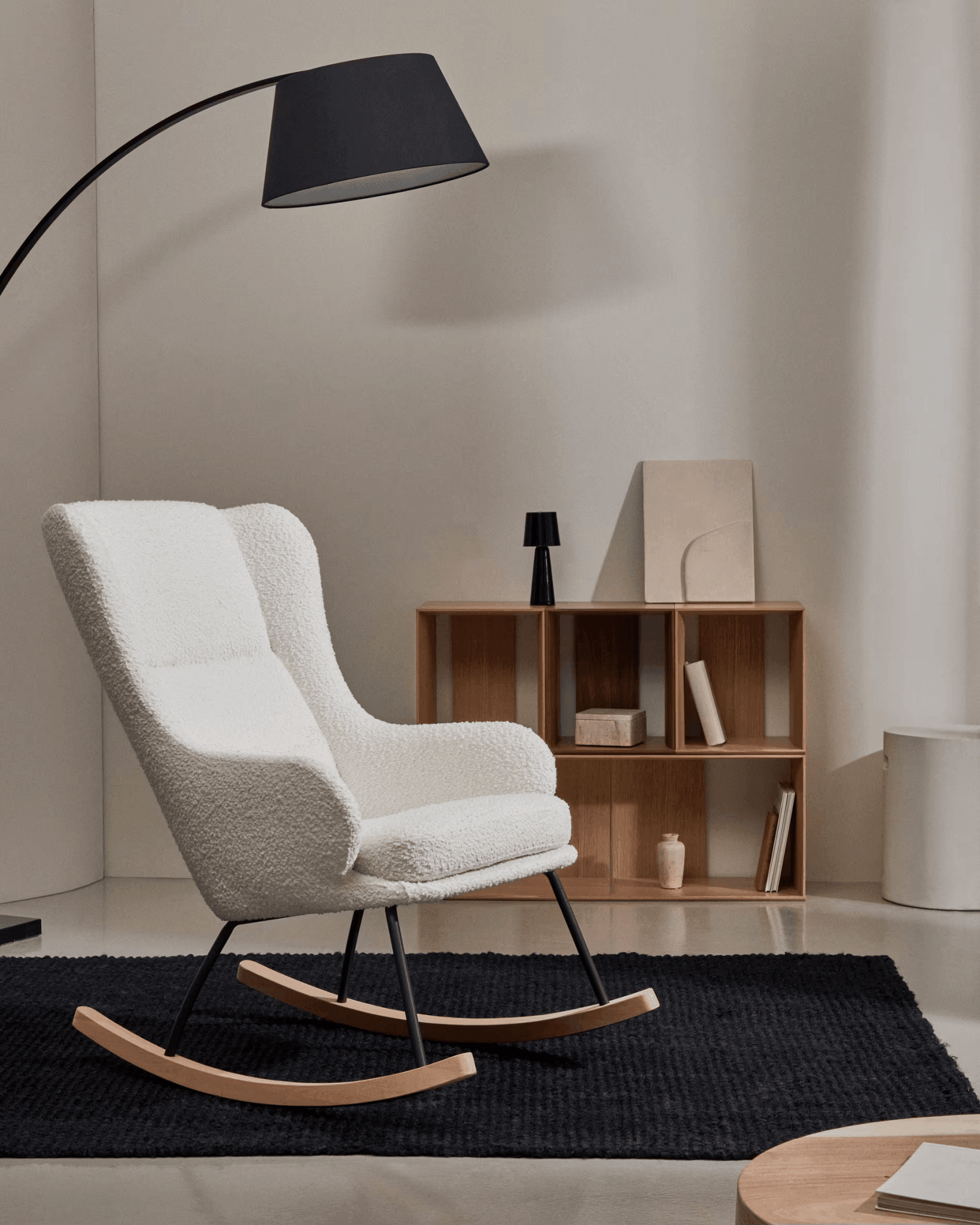 Fotel bujany MAUSTIN biały baranek La Forma Eye on Design