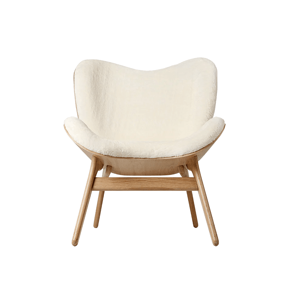 Fotel CONVERSATION PIECE kremowy plusz z dębową podstawą UMAGE Eye on Design