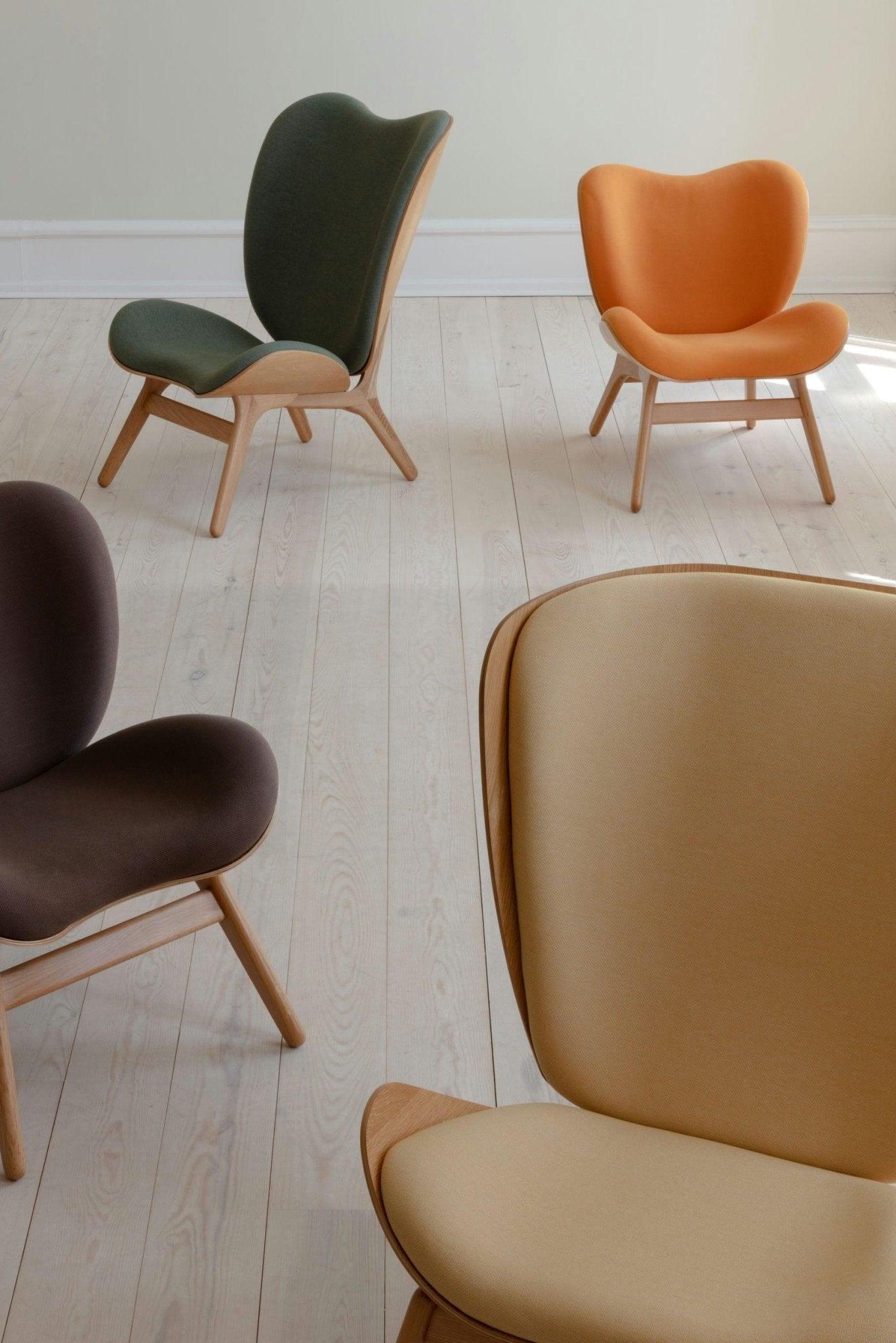 Fotel CONVERSATION PIECE TALL żółty z dębową podstawą UMAGE Eye on Design