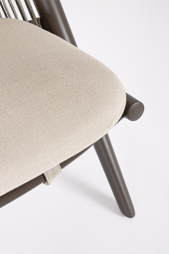 Außenstuhl ALOHA beige mit kakaofarbenem Gestell