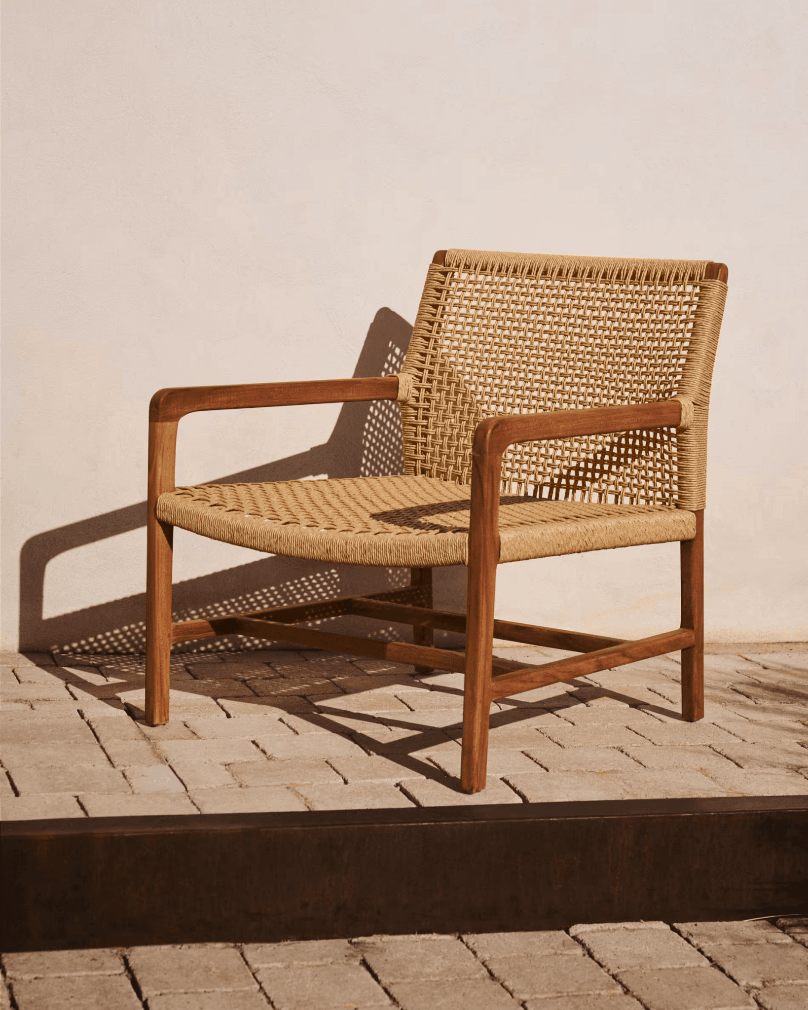 Fotel ogrodowy SABOLLA lite drewno tekowe La Forma Eye on Design