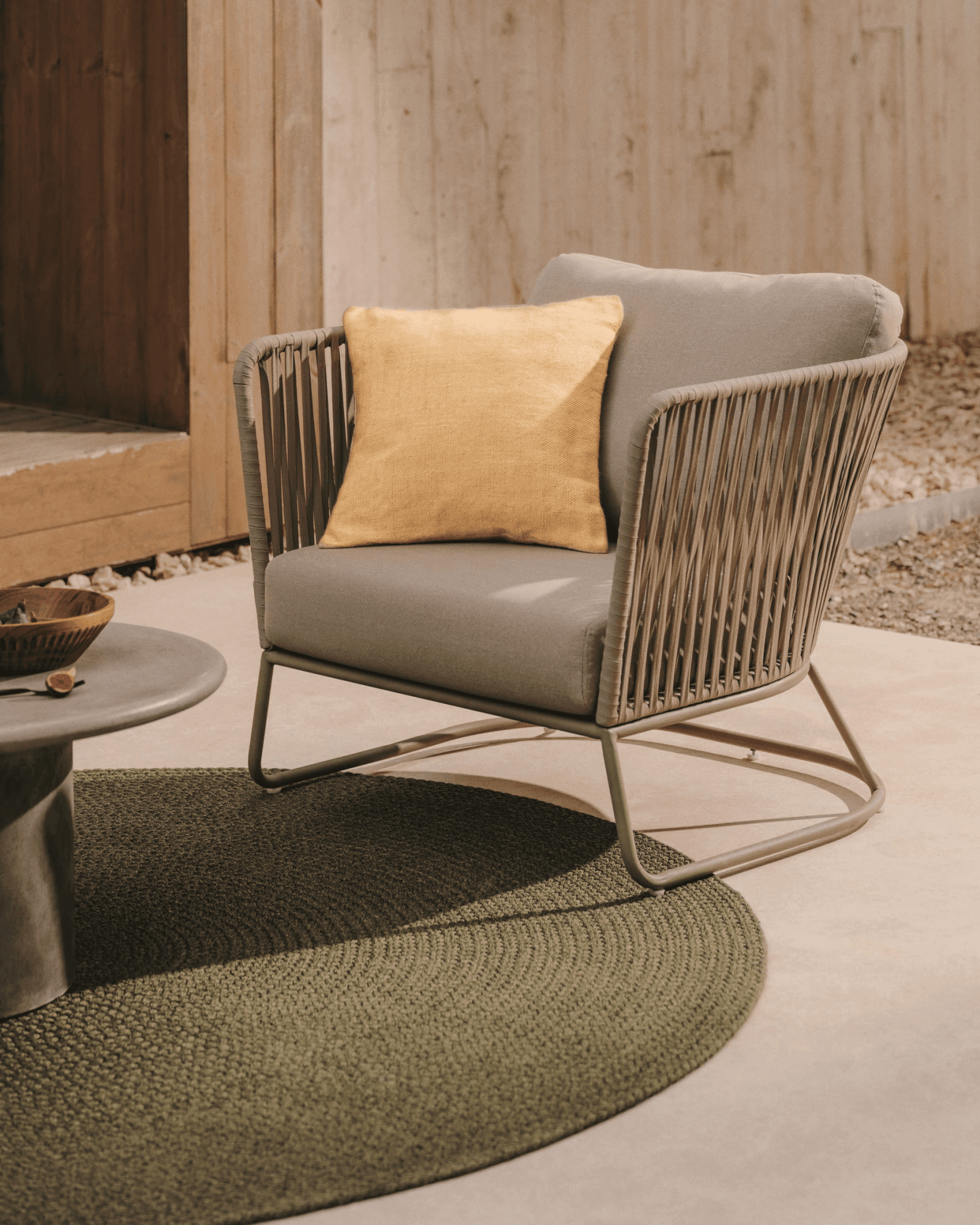 Fotel ogrodowy SACONA oliwkowy La Forma Eye on Design