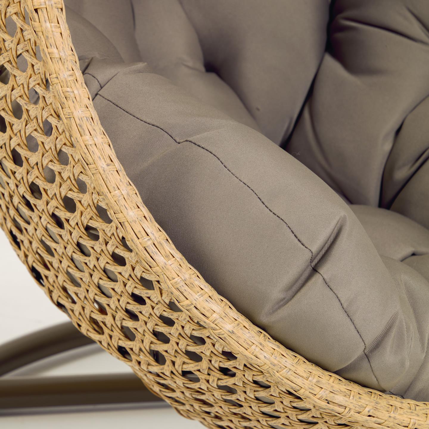 Fotel wiszący CIRA rattanowy La Forma Eye on Design