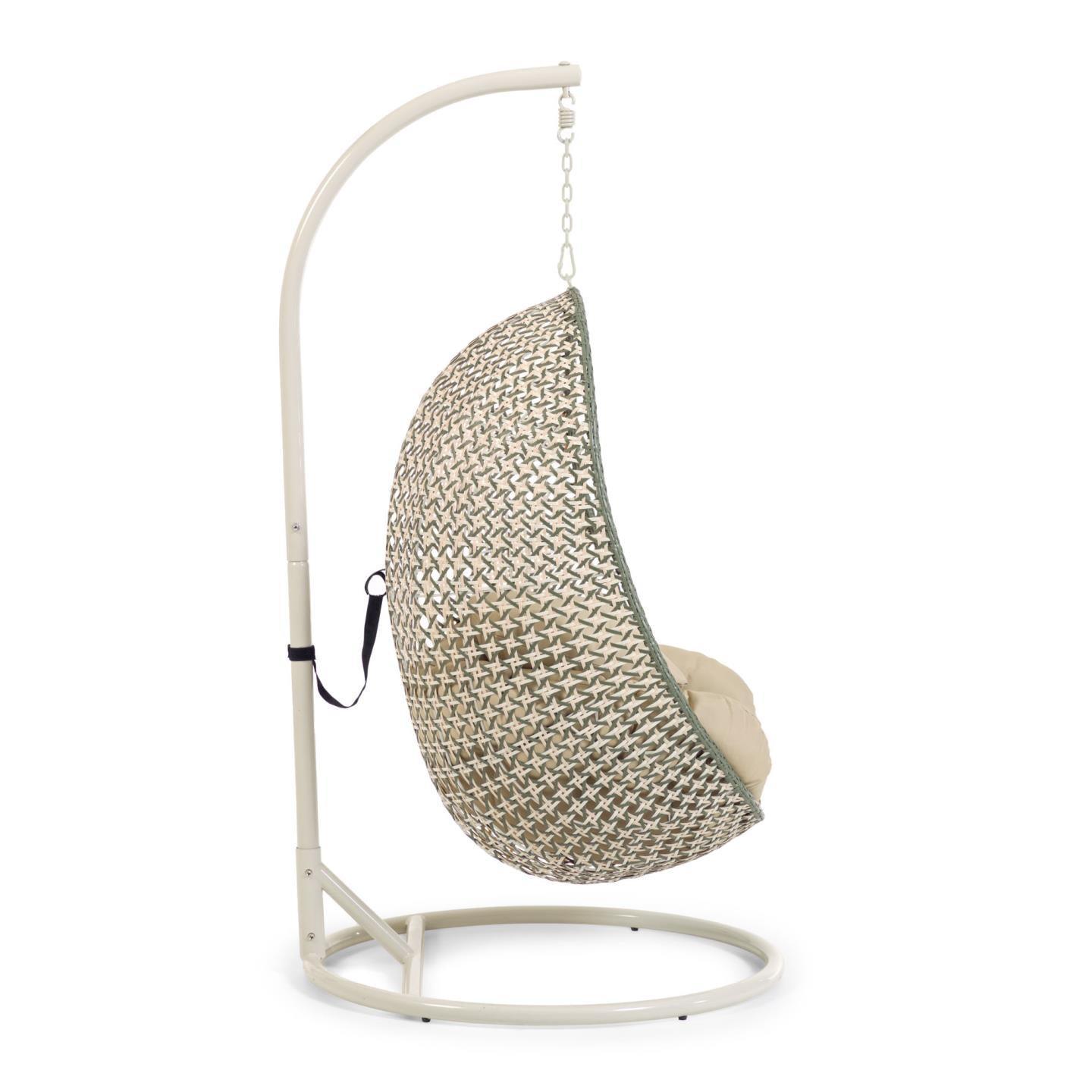 Fotel wiszący CIRA zielony rattan z jasnoszarą podstawą La Forma Eye on Design