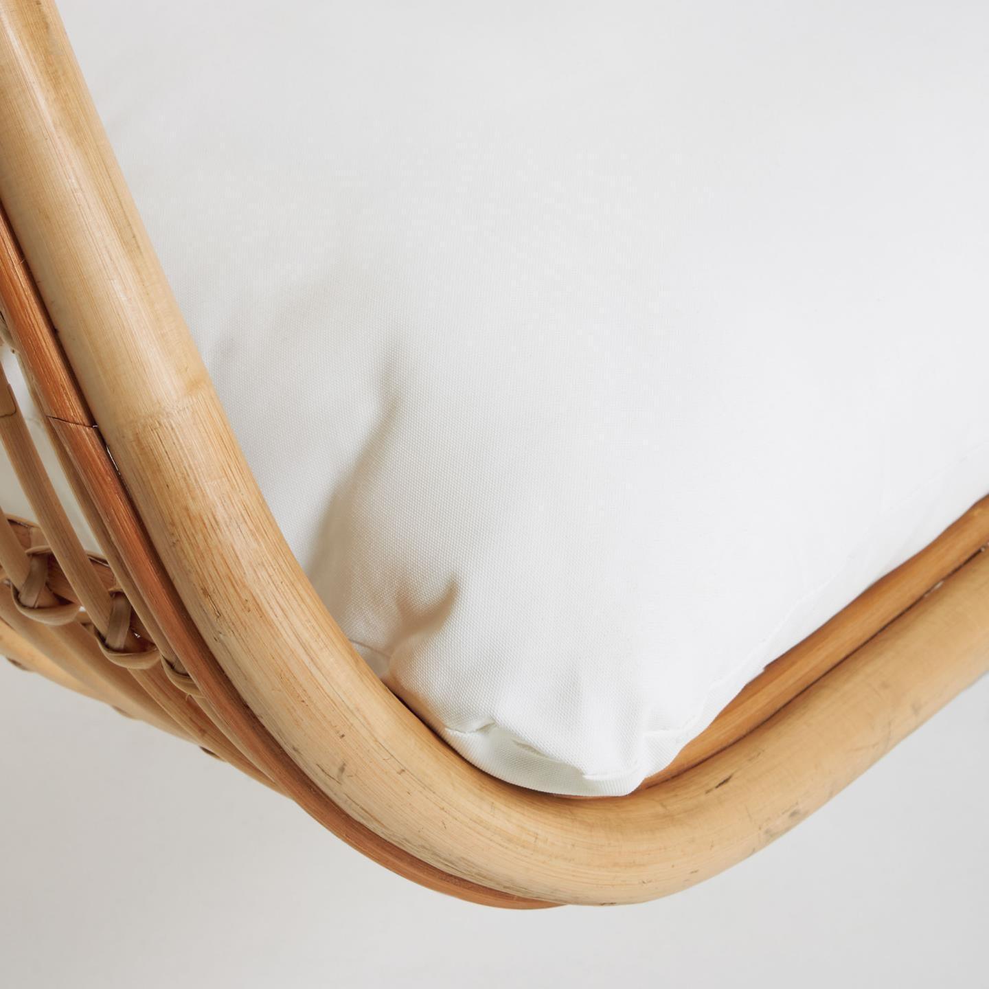 Fotel wiszący EKZTERINA rattanowy z szarą podstawą La Forma Eye on Design