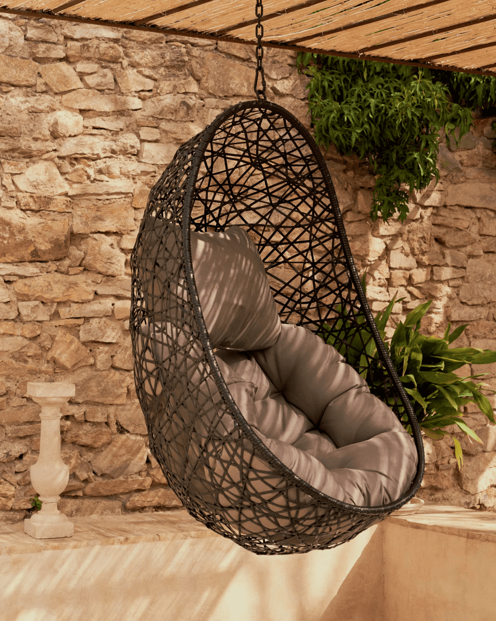 Fotel wiszący FLORINA ciemnoszary La Forma Eye on Design