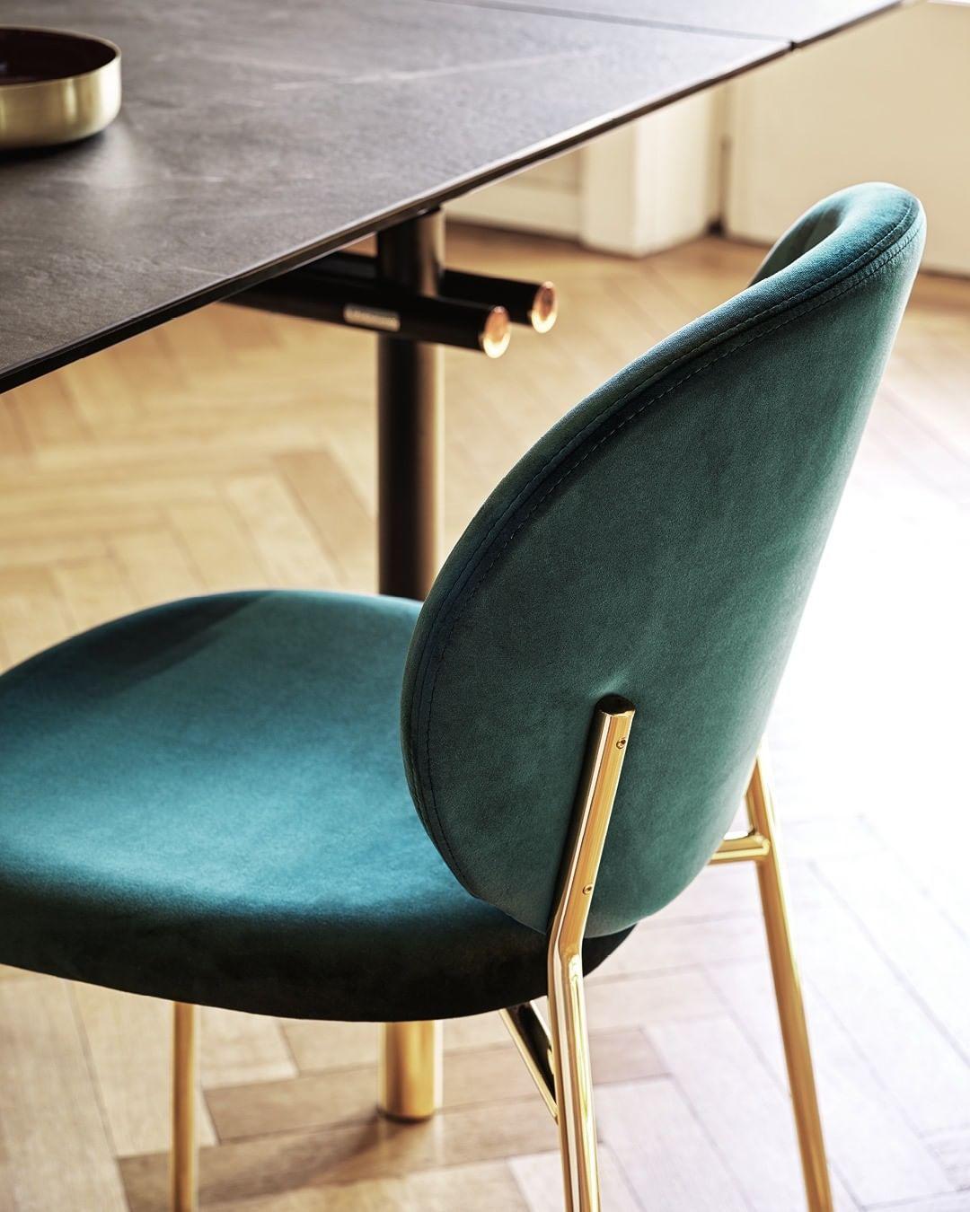 Hoker aksamitny INÈS czarny Calligaris Eye on Design