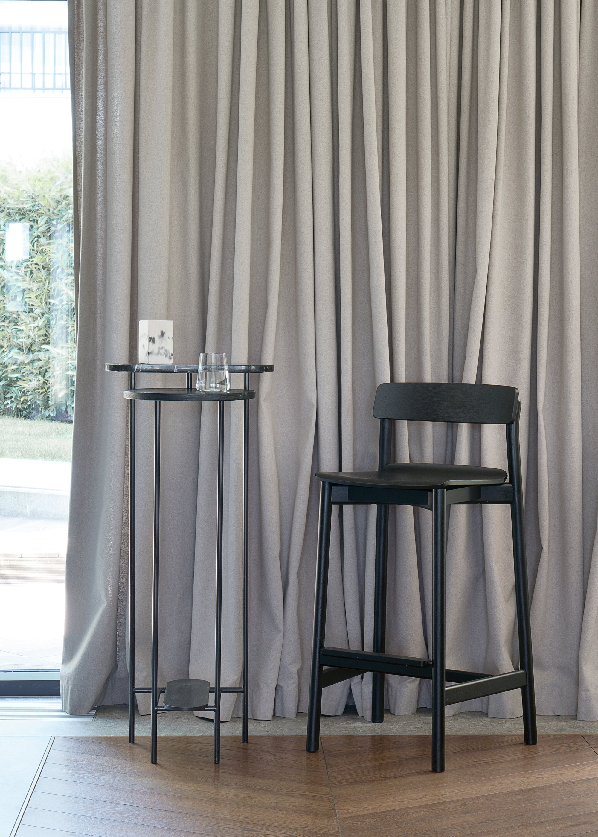 ARCHE stool black oak wood