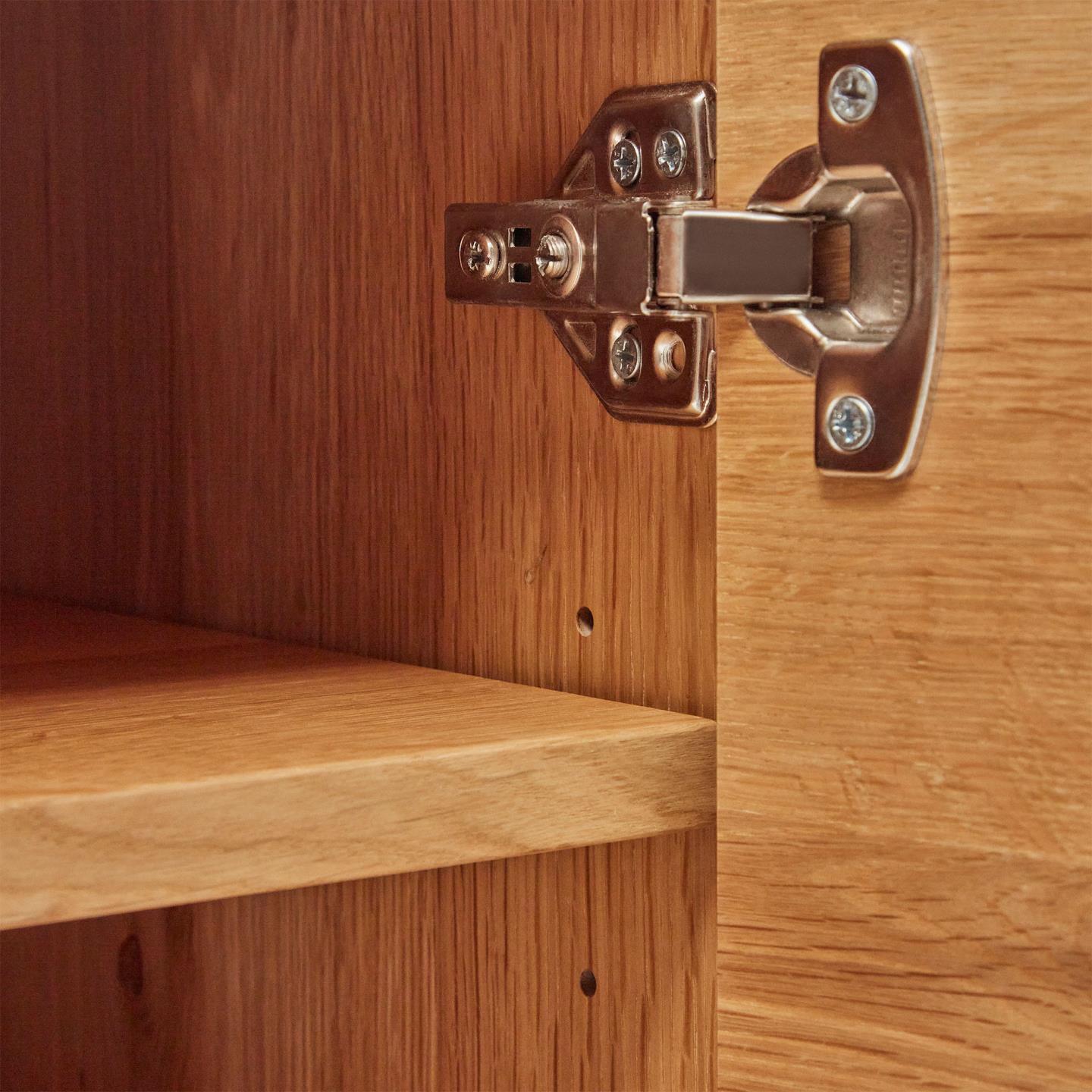 Komoda 3-drzwiowa ALGUEMA fornir dębowy La Forma Eye on Design