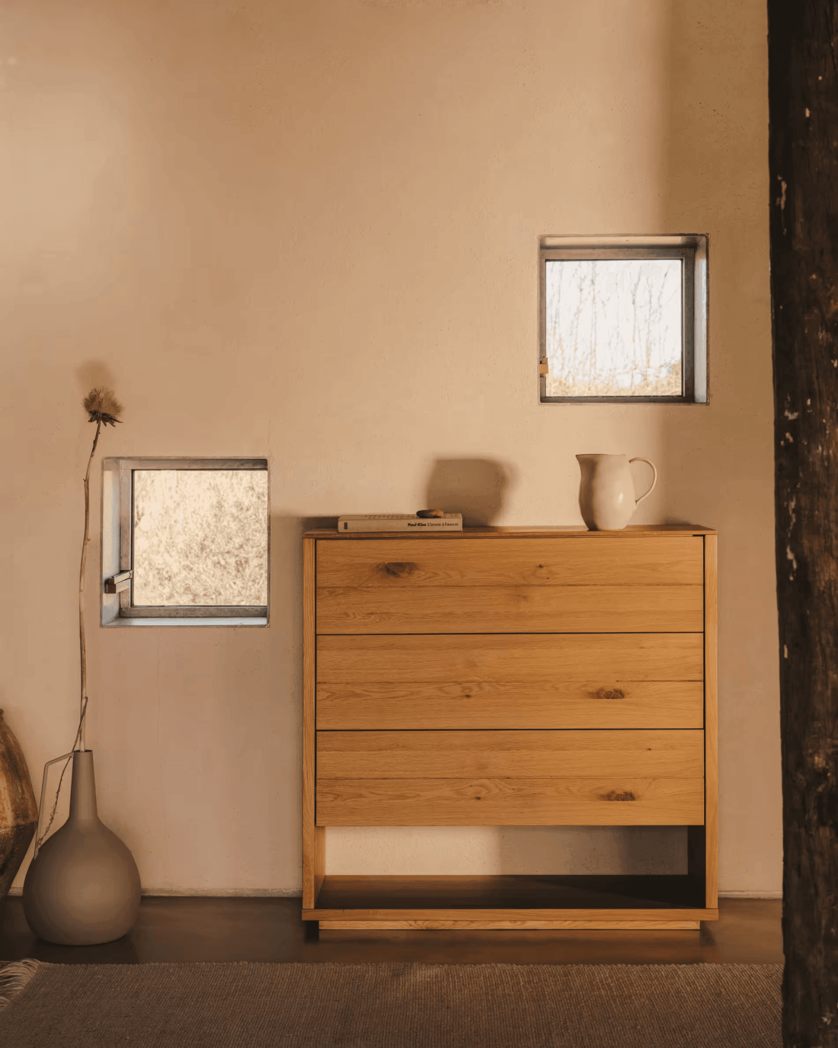 Komoda z szufladami ALGUEMA fornir dębowy La Forma Eye on Design