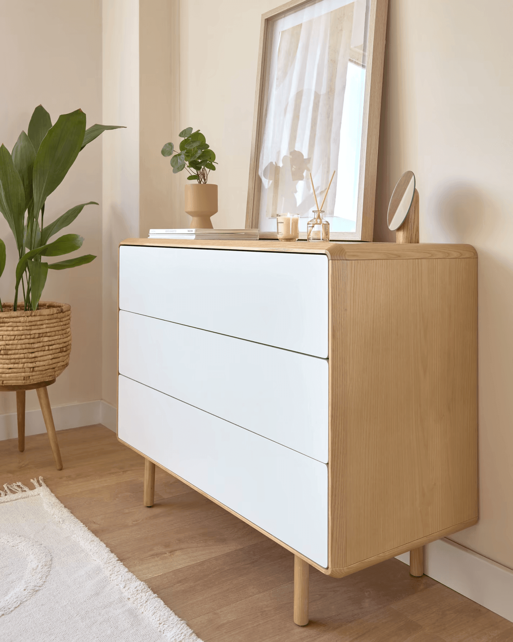 Komoda z szufladami ANIELLE lite drewno jesionowe La Forma Eye on Design