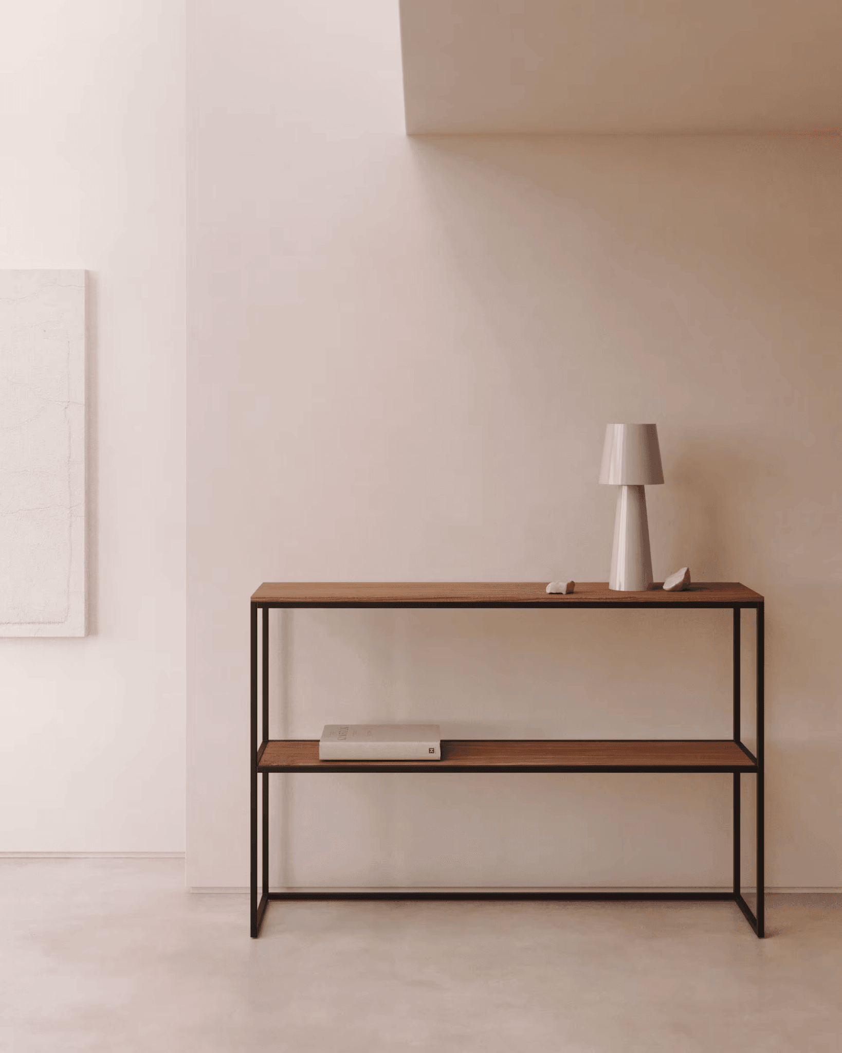 Konsola YOANA fornir orzechowy z czarną podstawą La Forma Eye on Design