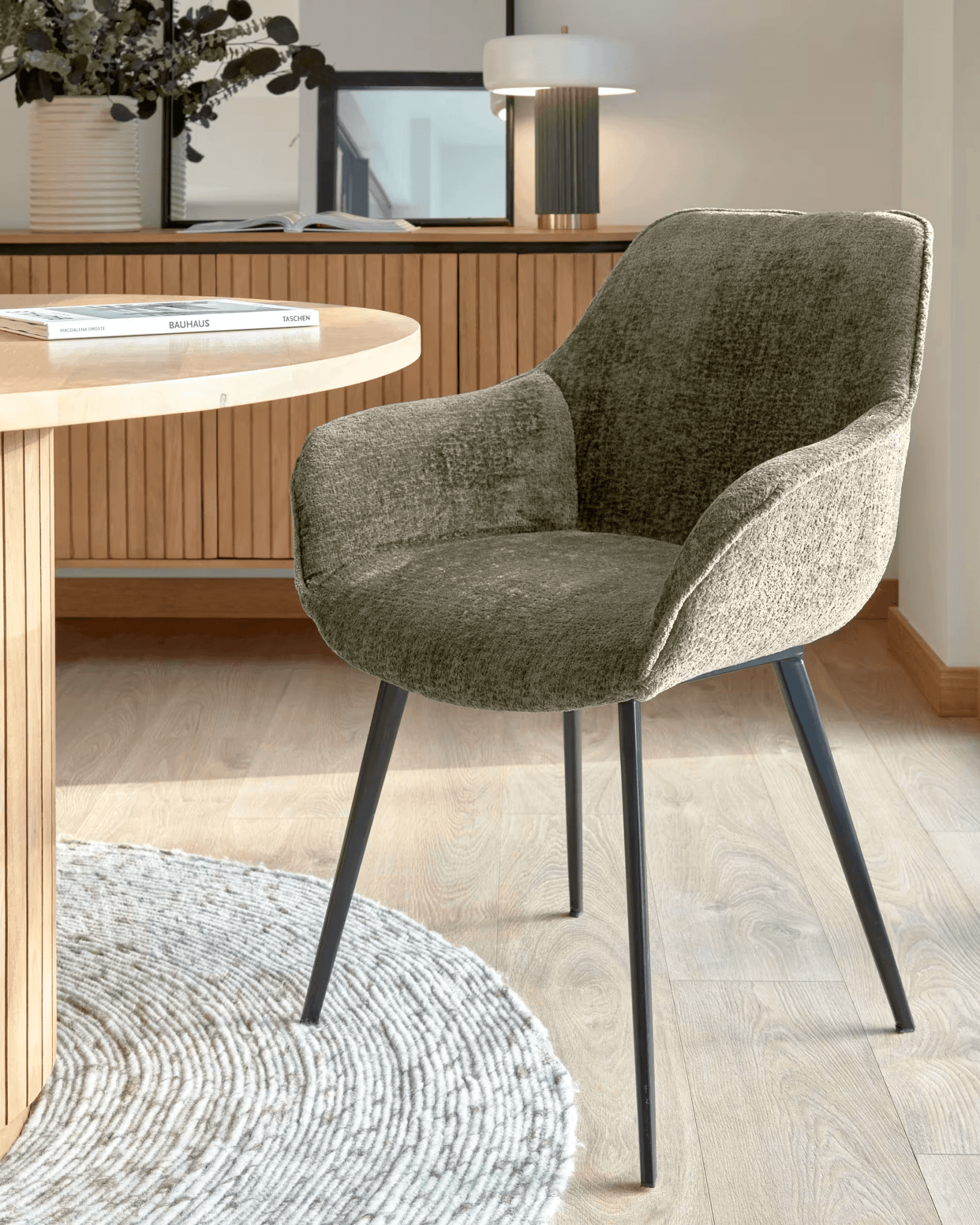 Krzesło AMIRA ciemnozielony szenil La Forma Eye on Design