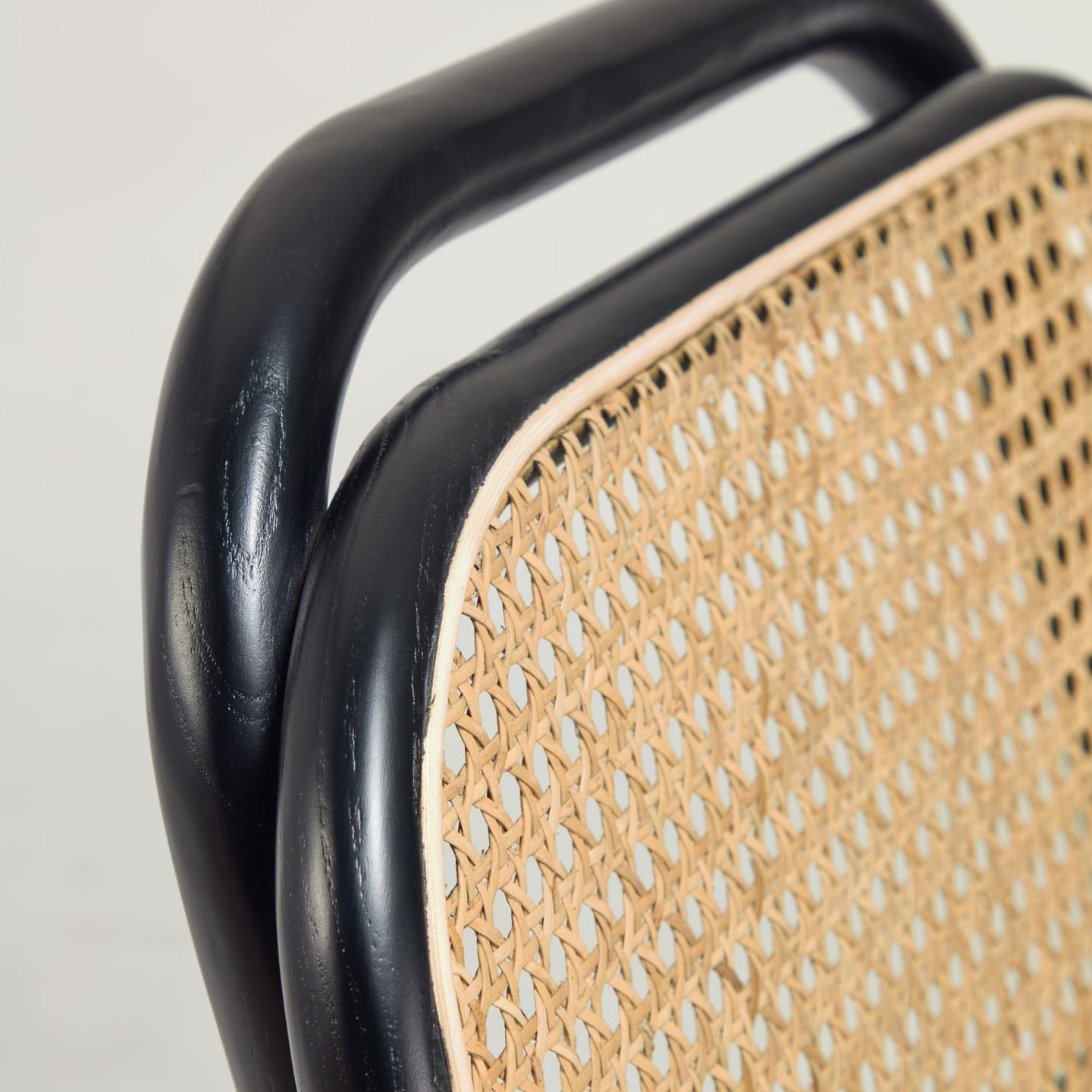 Krzesło barowe DORIANE czarne drewno dębowe La Forma Eye on Design