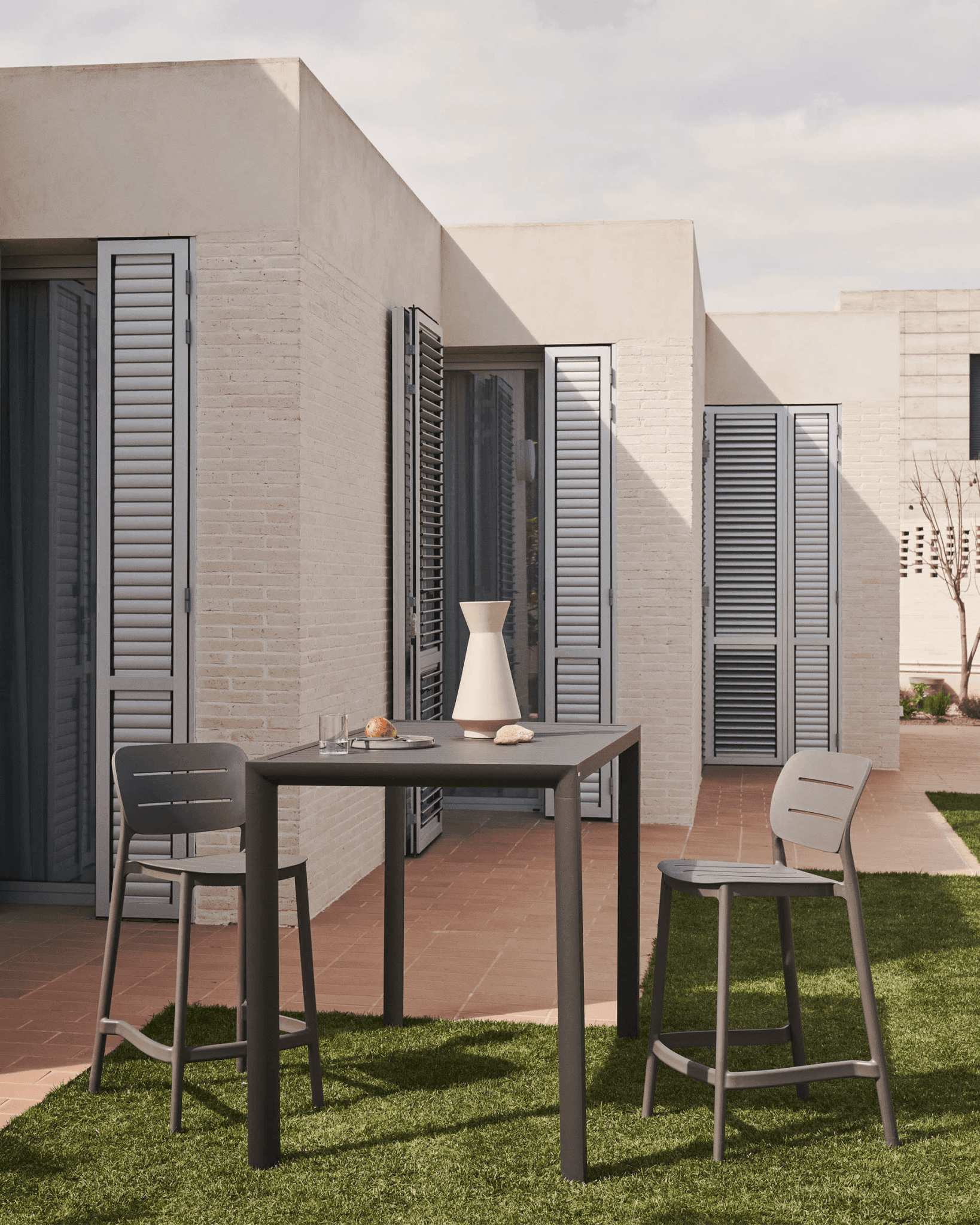 Krzesło barowe ogrodowe MORELLA szary La Forma Eye on Design