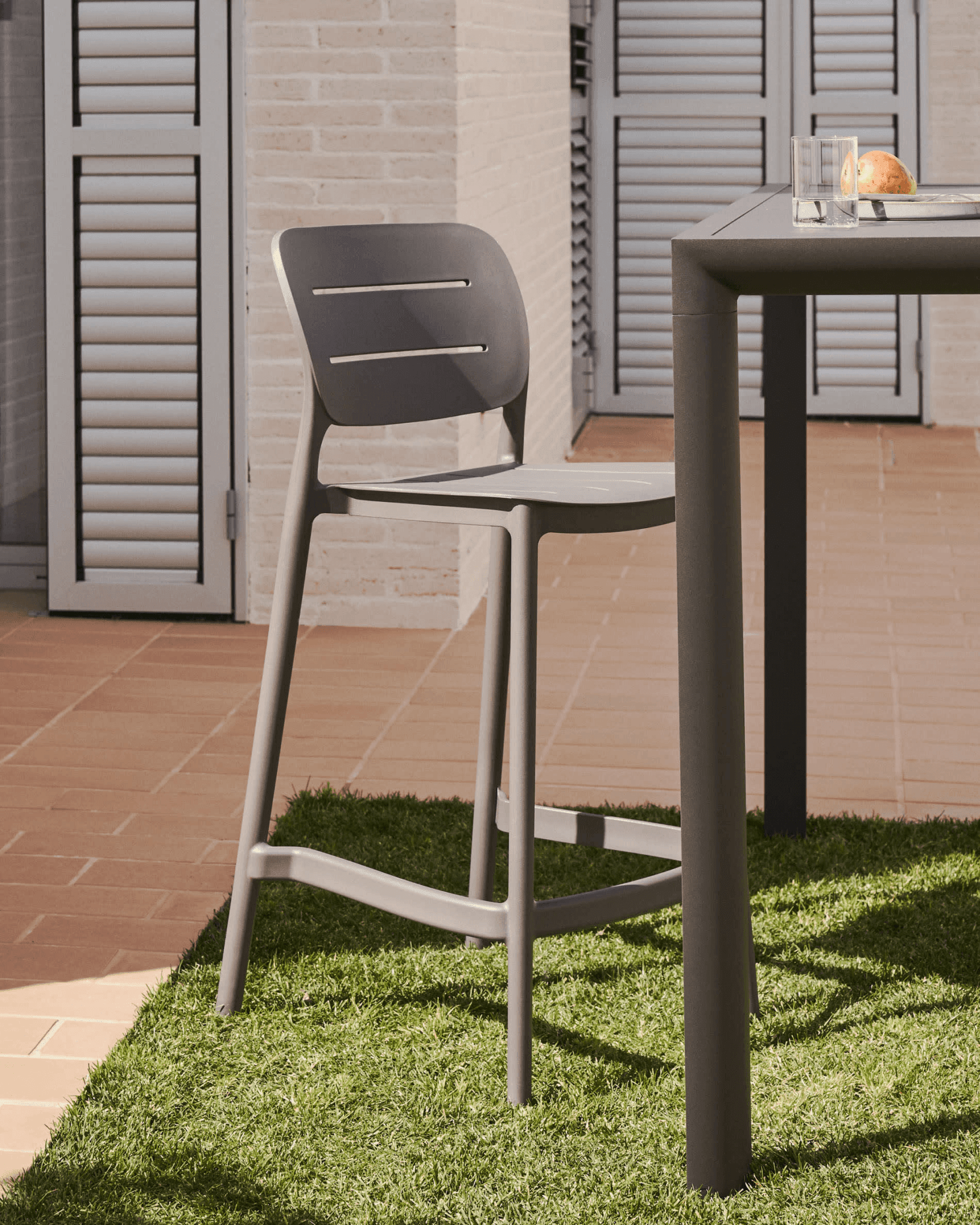 Krzesło barowe ogrodowe MORELLA szary La Forma Eye on Design