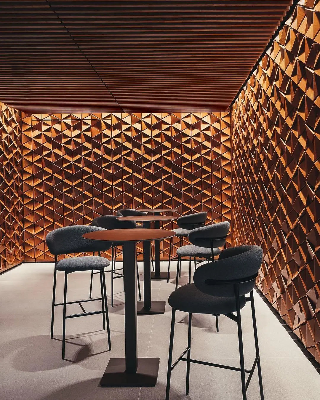 Krzesło barowe OLEANDRO boucle beżowy z metalową podstawą Calligaris Eye on Design