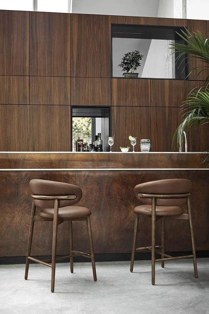 Krzesło barowe OLEANDRO ciemnobeżowa ekoskóra z drewnianą podstawą Calligaris Eye on Design