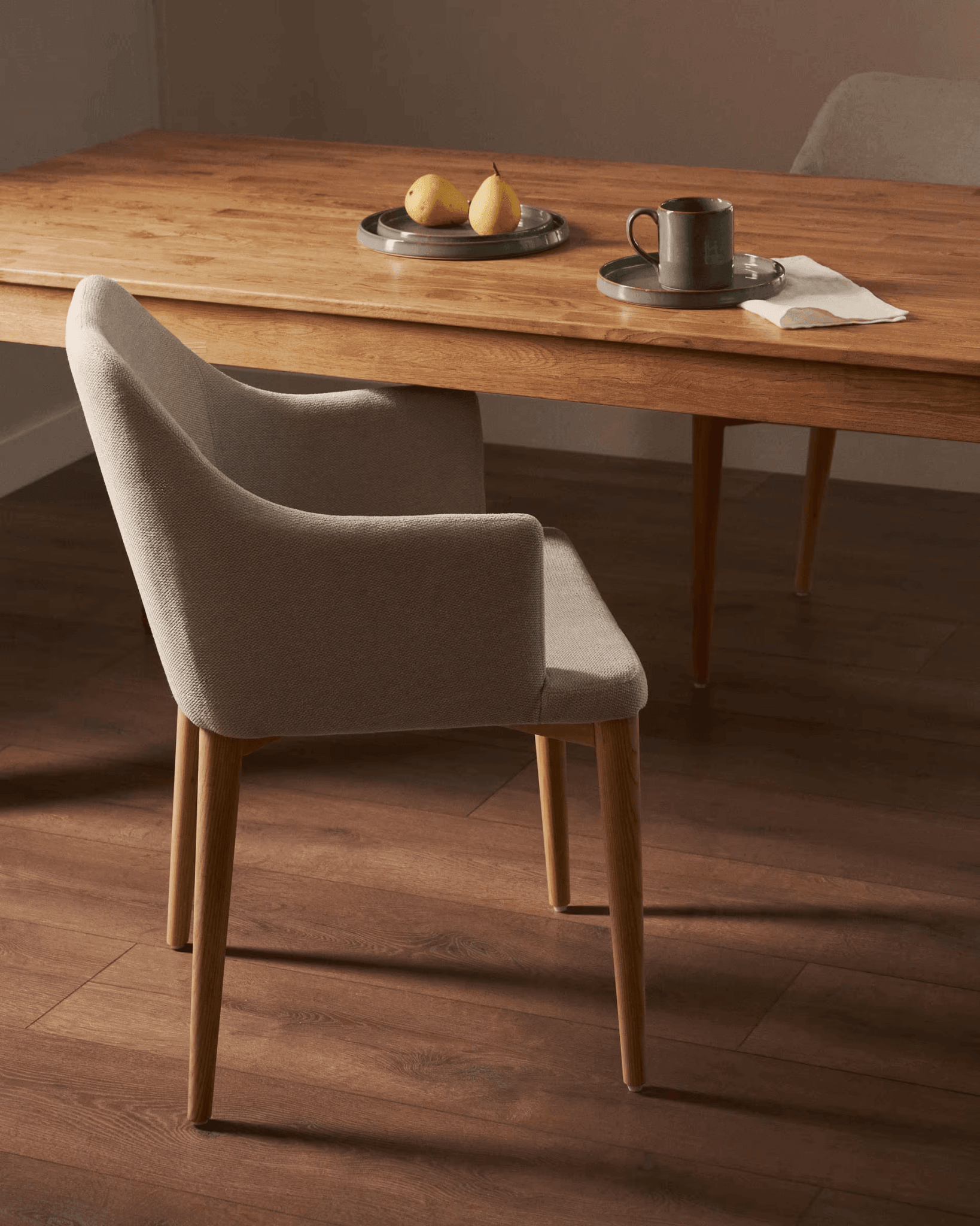 Krzesło CROFT brązowa szenila La Forma Eye on Design