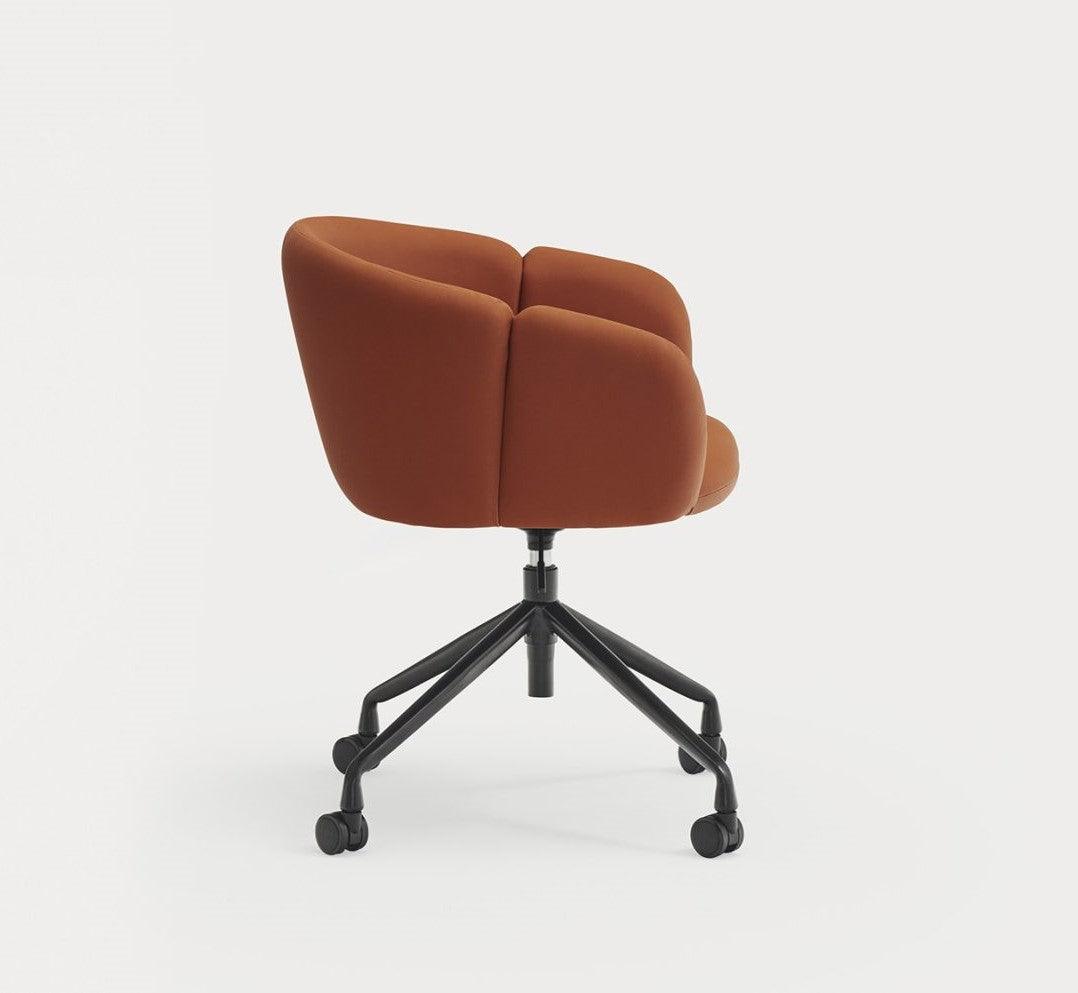 Krzesło na kółkach z podłokietnikami ADD ekoskóra terracotta Teulat Eye on Design