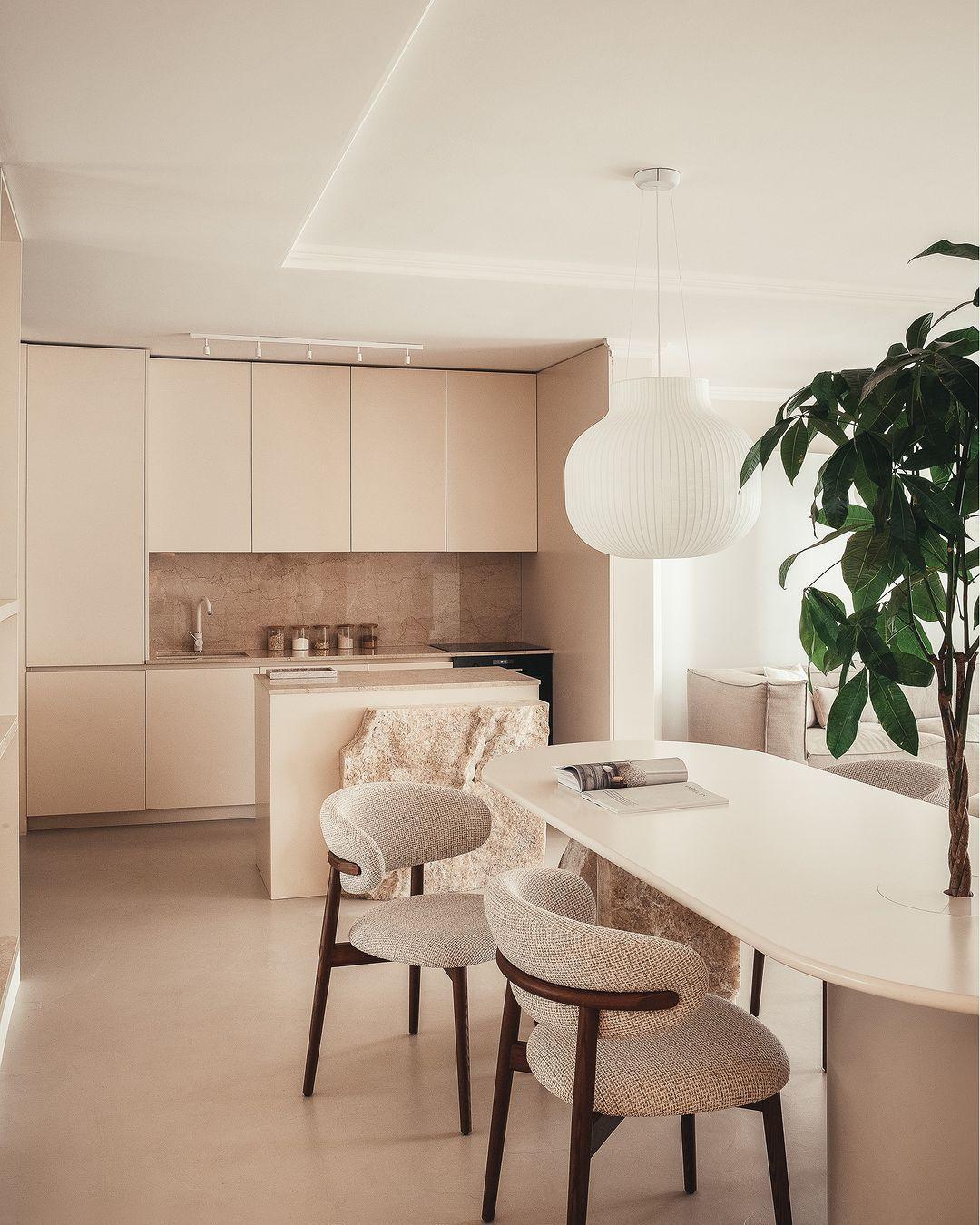 Krzesło OLEANDRO boucle beżowy z drewnianą podstawą Calligaris Eye on Design