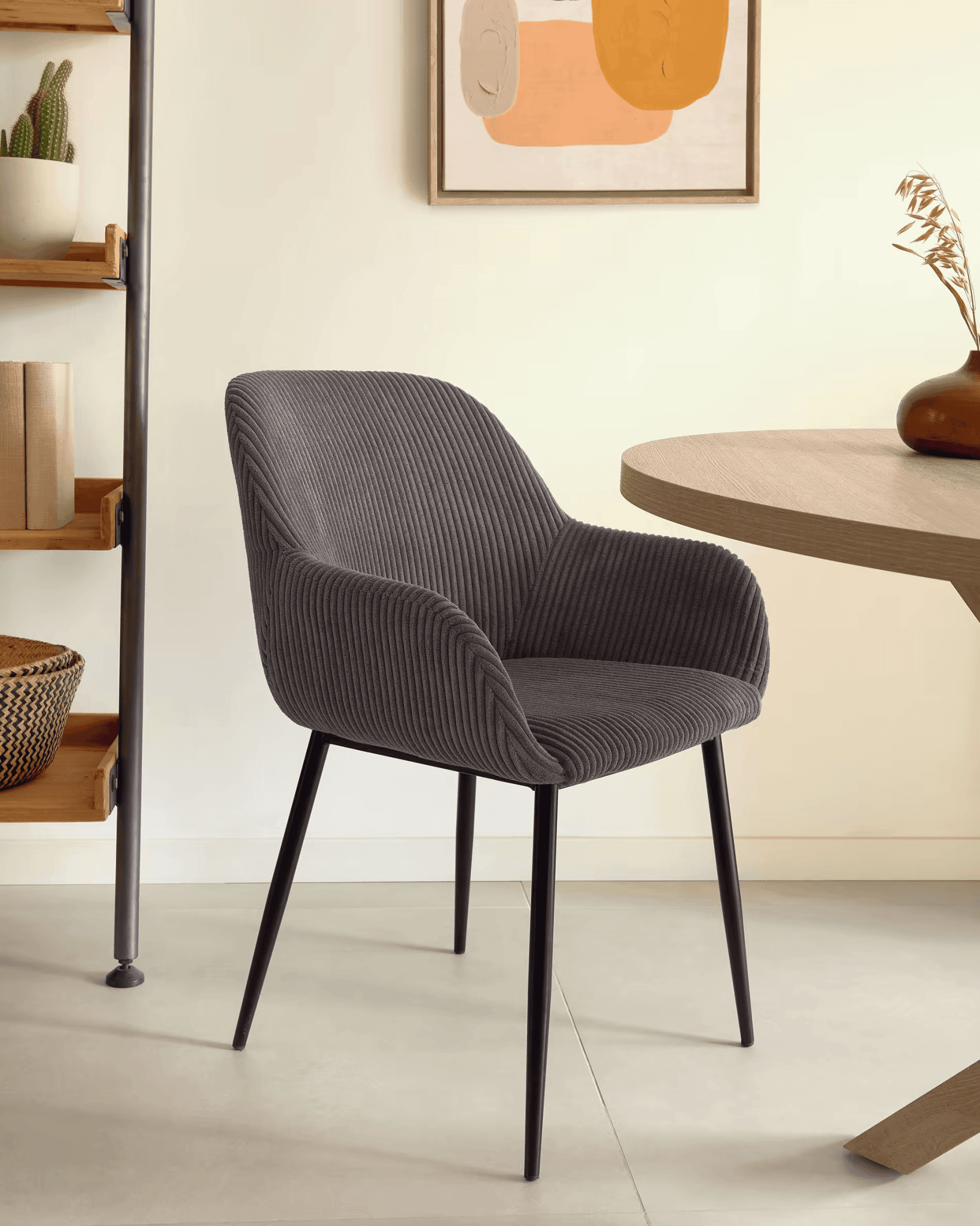 Krzesło sztruksowe KONNA szary z czarną podstawą La Forma Eye on Design