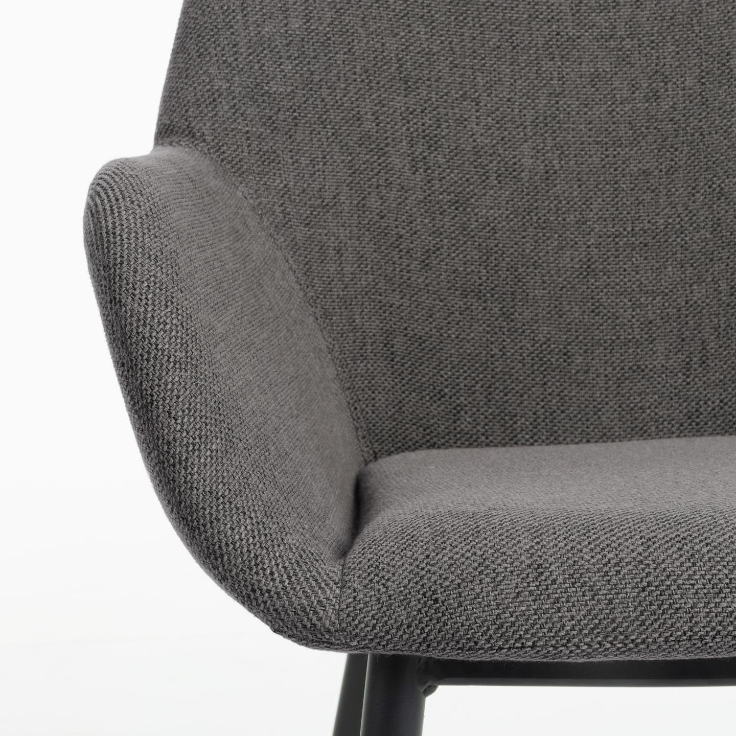 Krzesło w tkaninie szenilowej KONNA ciemnoszary z czarną podstawą La Forma Eye on Design