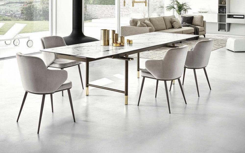 Krzesło z podłokietnikami FOYER ciemnobrązowy z metalową podstawą Calligaris Eye on Design