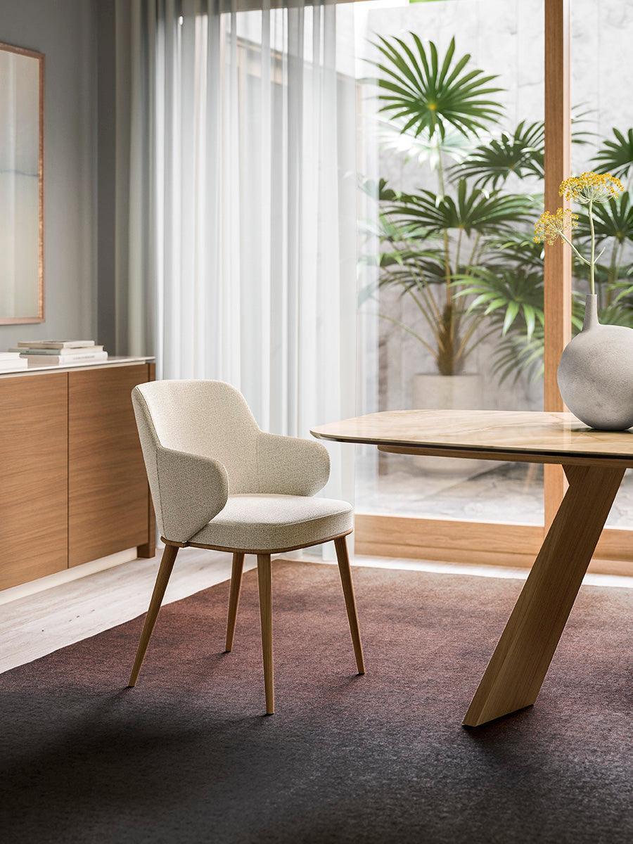 Krzesło z podłokietnikami FOYER melanż brązowy z drewnianą podstawą Calligaris Eye on Design