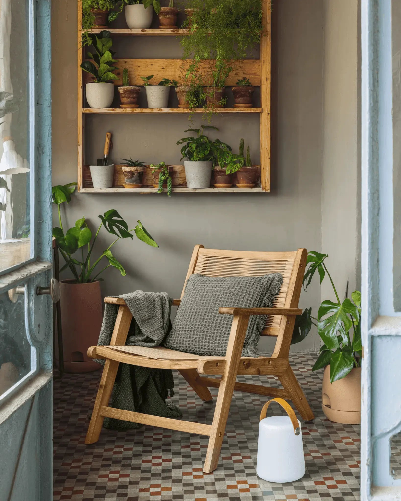 Lampa akumulatorowa DIALMA biały z brązowym uchwytem – Kave Home