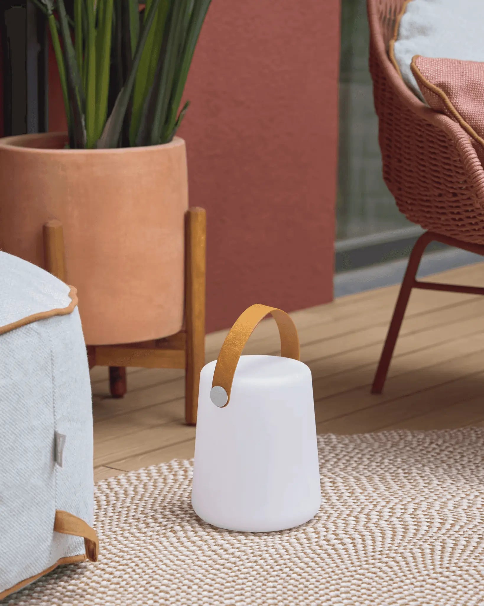 Lampa akumulatorowa DIALMA biały z brązowym uchwytem – Kave Home