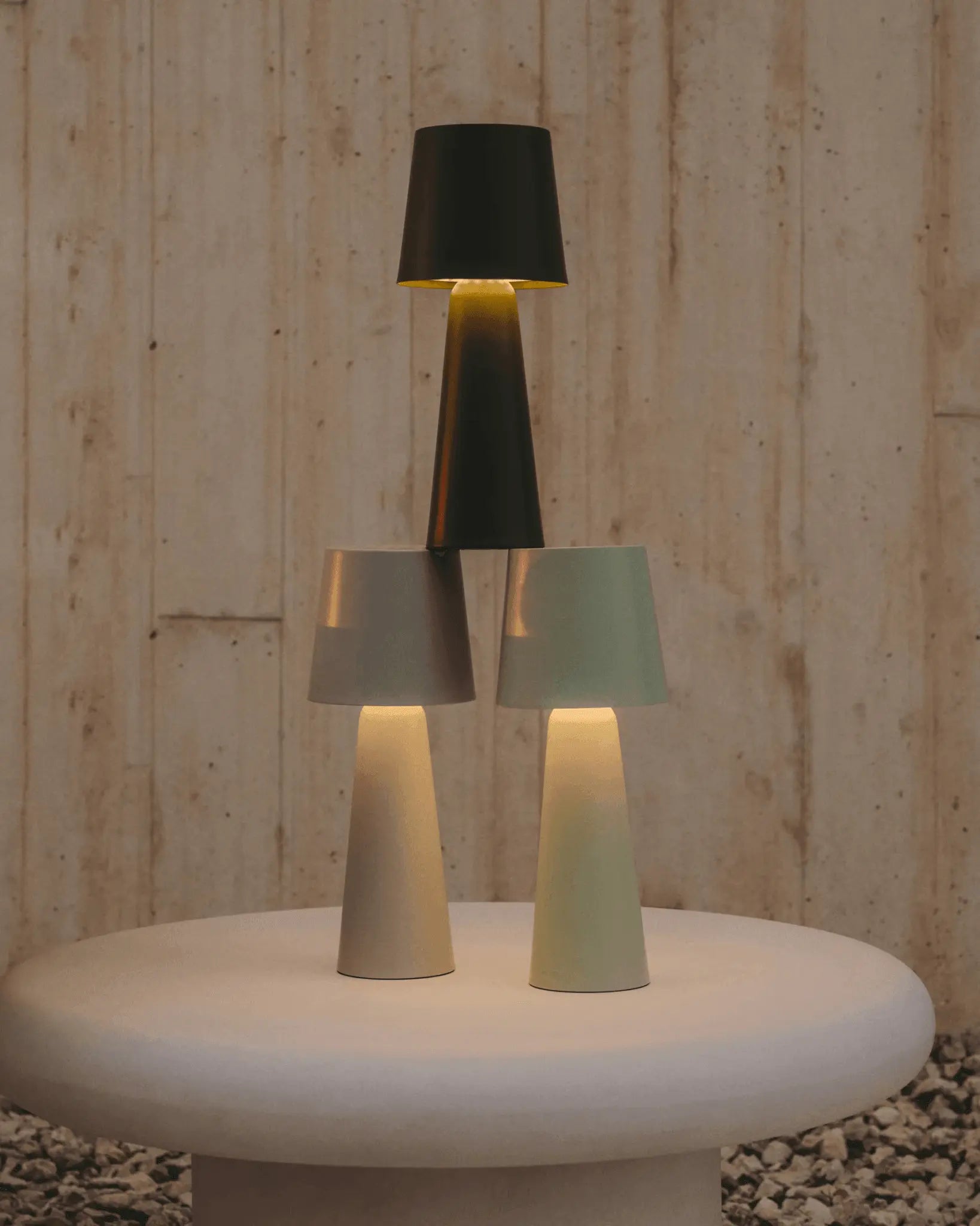 Lampa stołowa zewnętrzna akumulatorowa ARENYS czarny – Kave Home