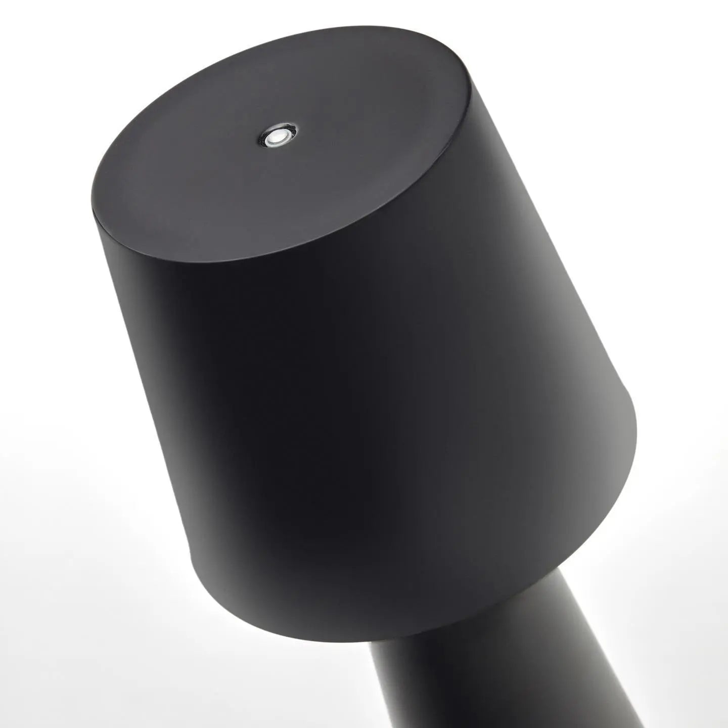 Lampa stołowa zewnętrzna akumulatorowa ARENYS czarny – Kave Home