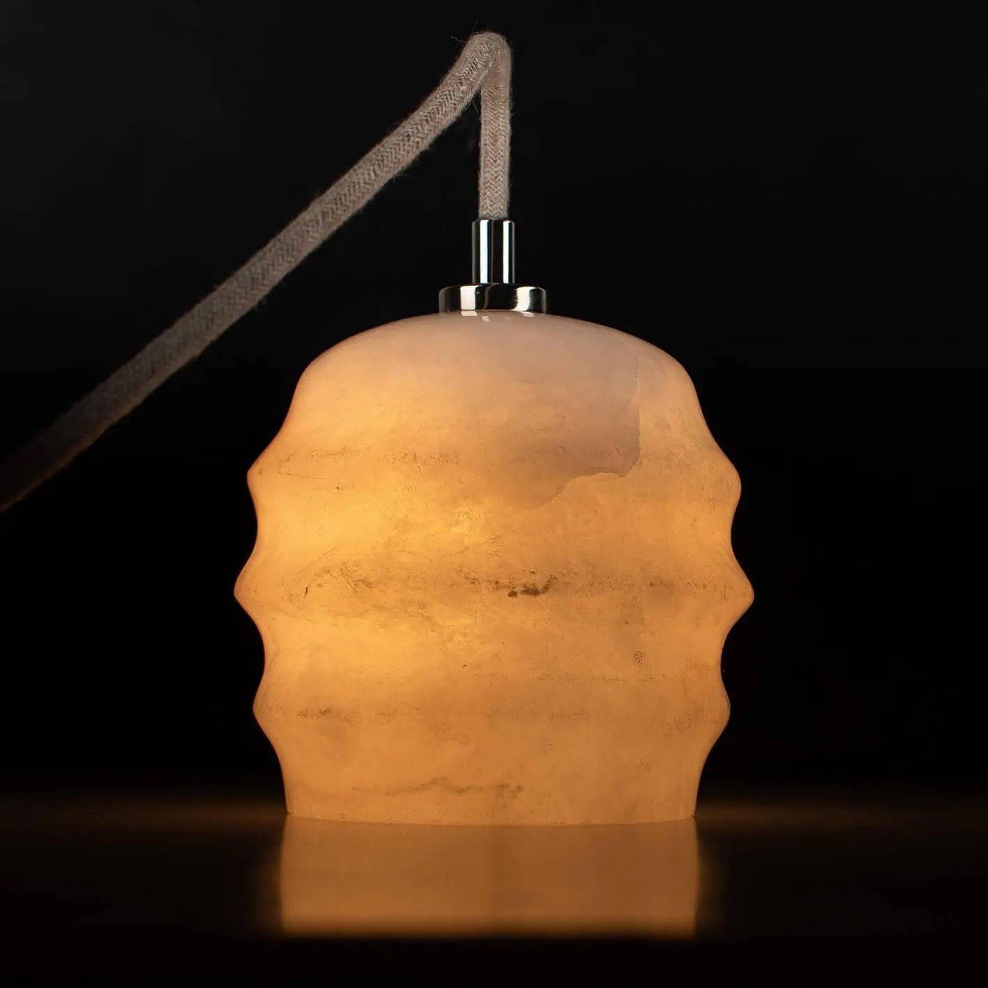 Lampa alabastrowa wisząca KALLIOPE mosiężny – Embassy Interiors