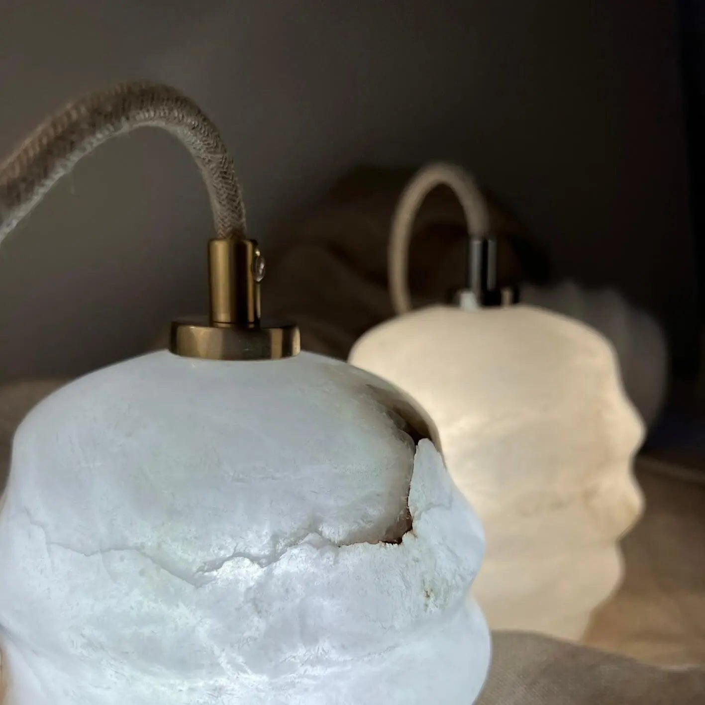 Lampa alabastrowa wisząca KALLIOPE nikiel – Embassy Interiors