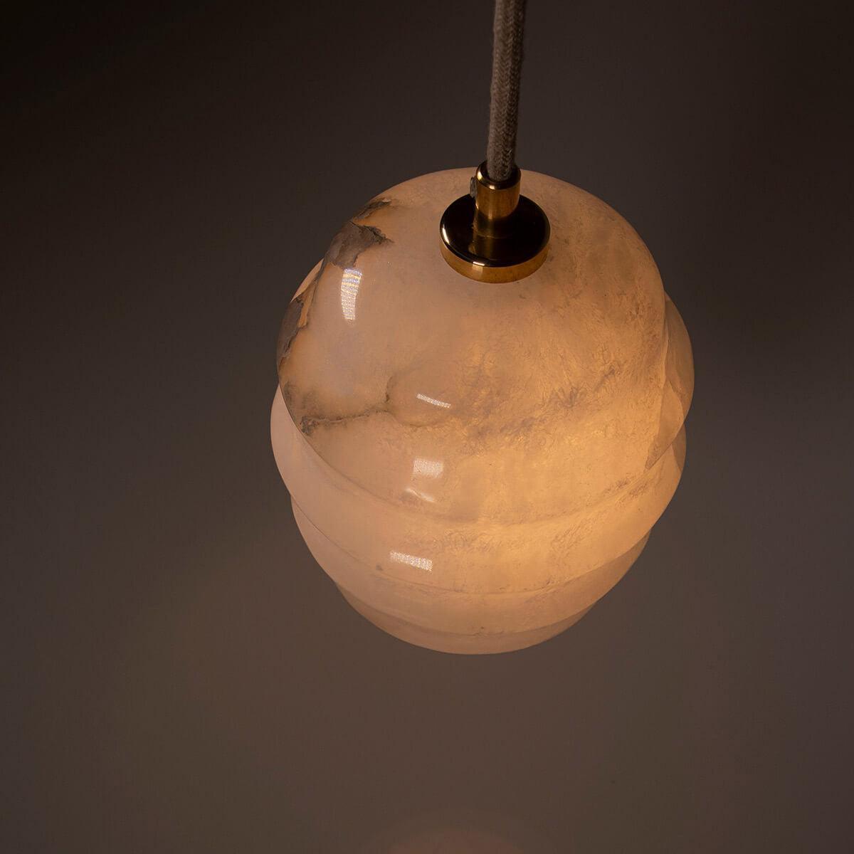 Lampa alabastrowa wisząca KALLIOPE nikiel Embassy Interiors Eye on Design