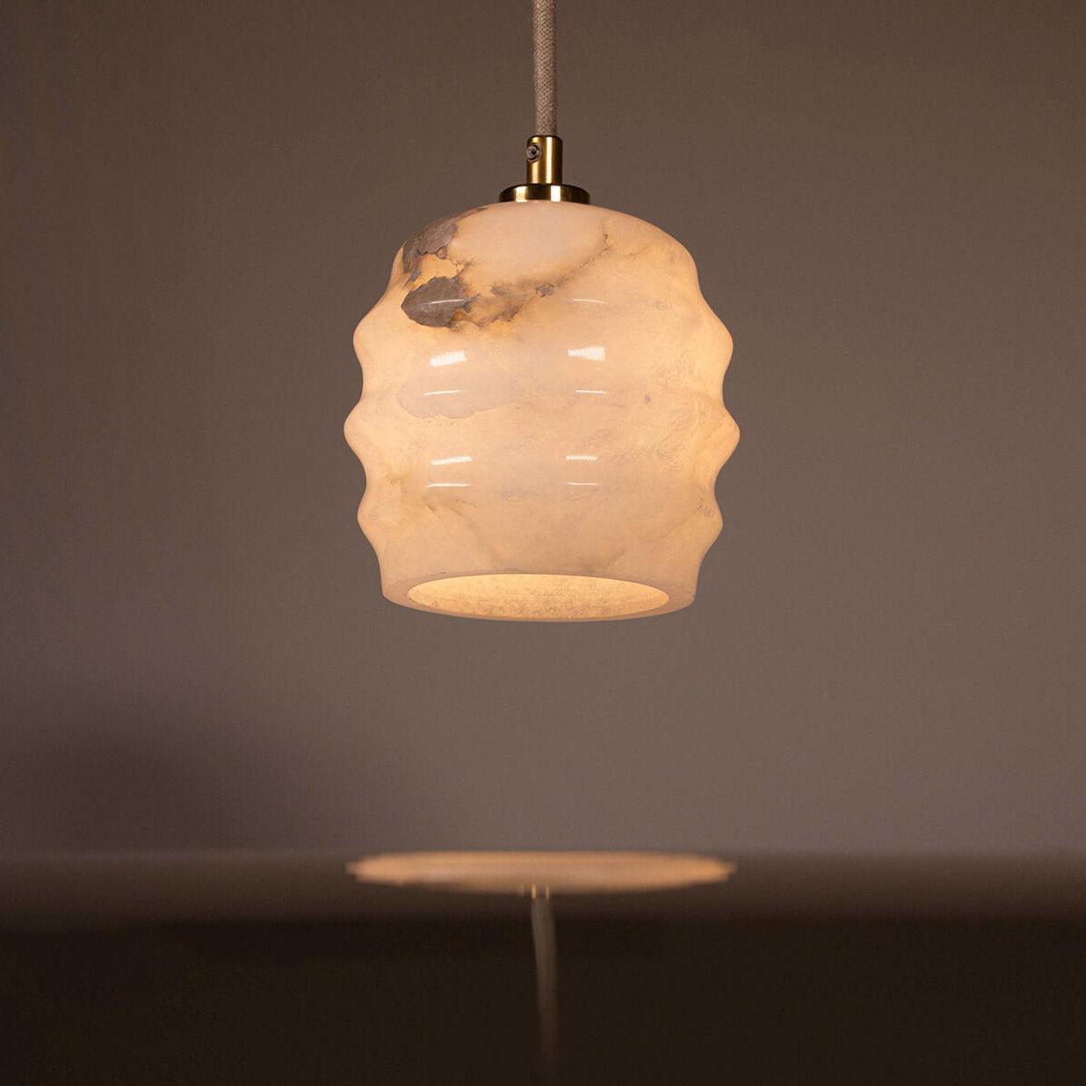 Lampa alabastrowa wisząca KALLIOPE nikiel Embassy Interiors Eye on Design