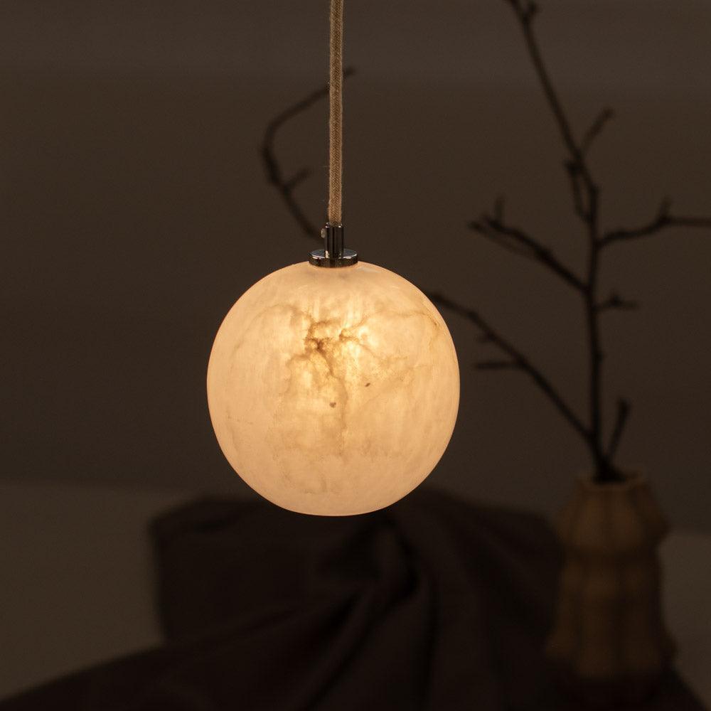 Lampa alabastrowa wisząca SELENE nikiel Embassy Interiors Eye on Design